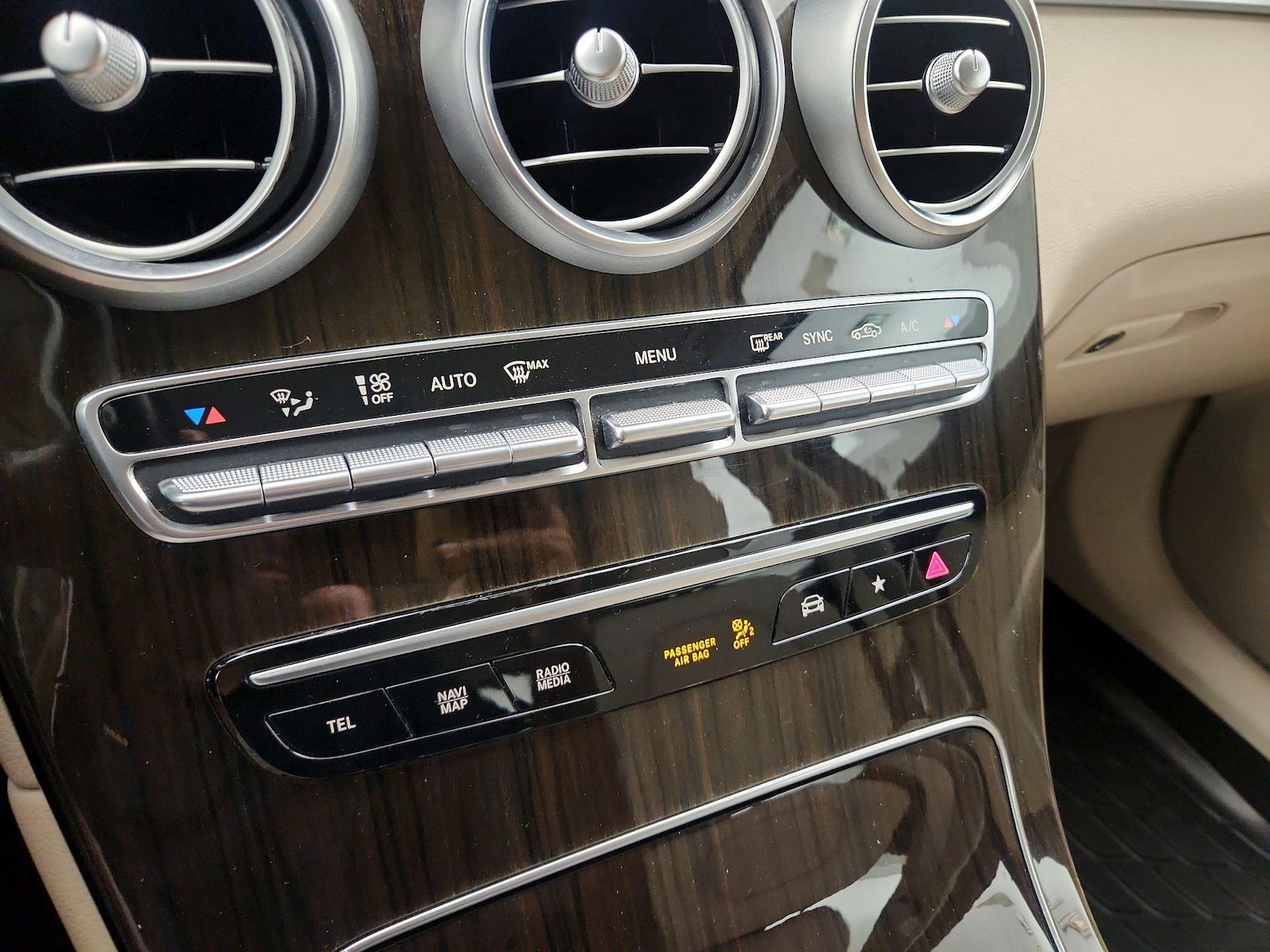 2022 Mercedes-Benz GLC GLC300 - Photo 17