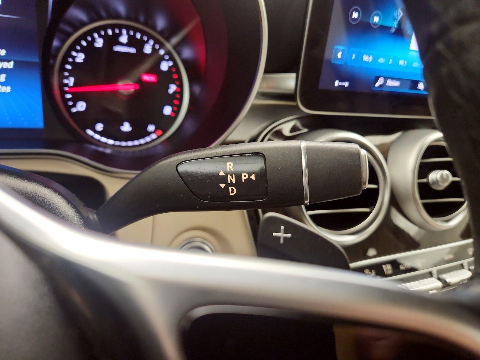2022 Mercedes-Benz GLC GLC300 - Photo 18