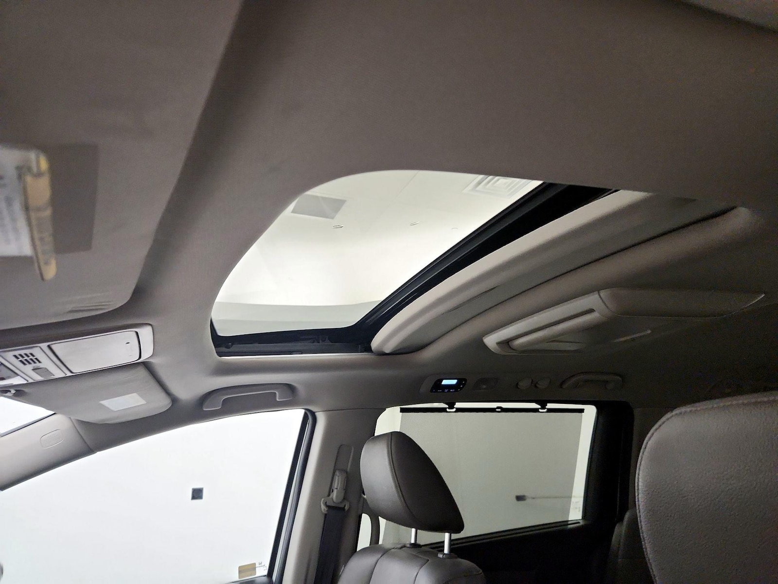 Sunroof(s) & Overhead Airbags