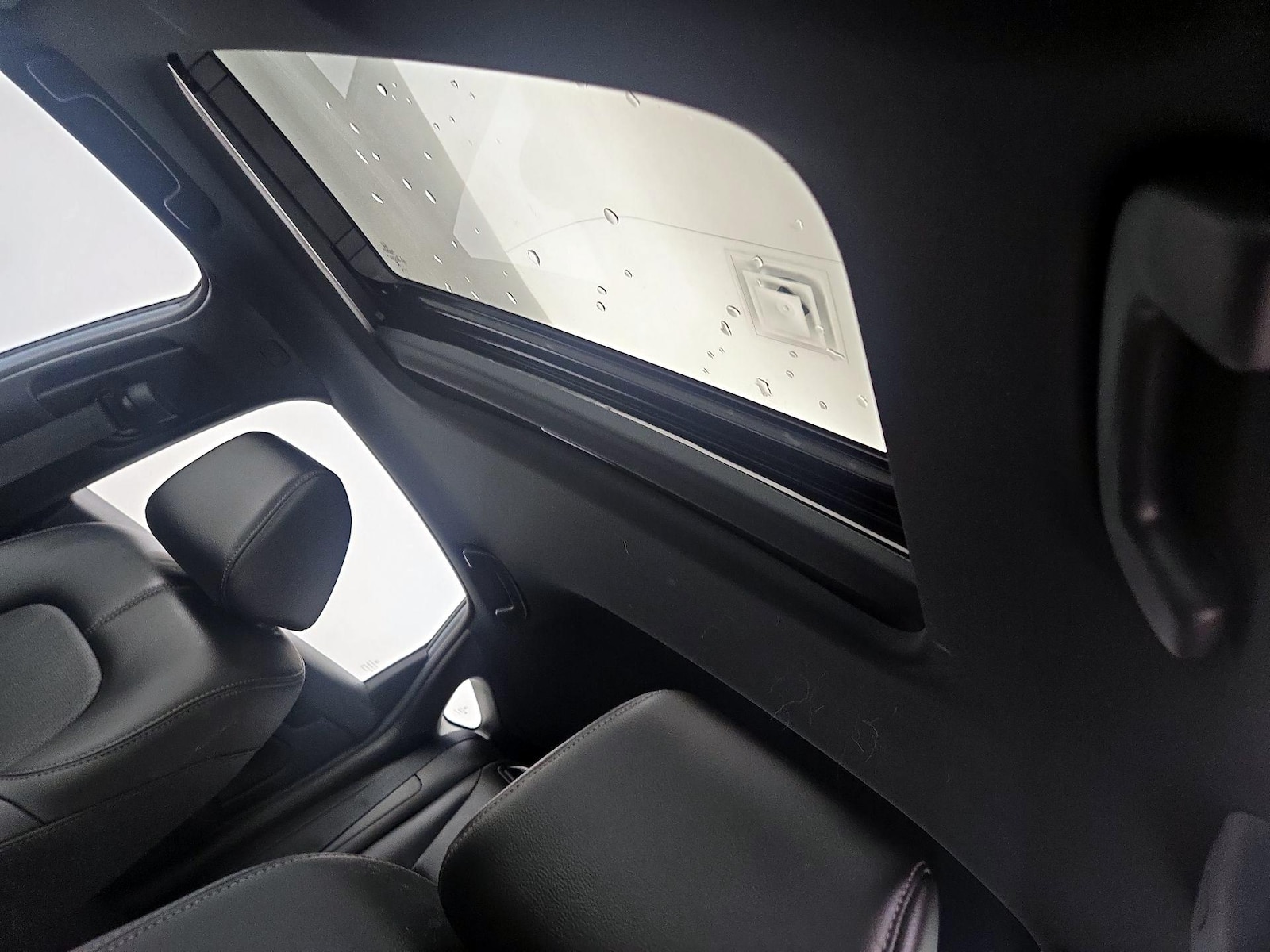 Sunroof(s) & Overhead Airbags
