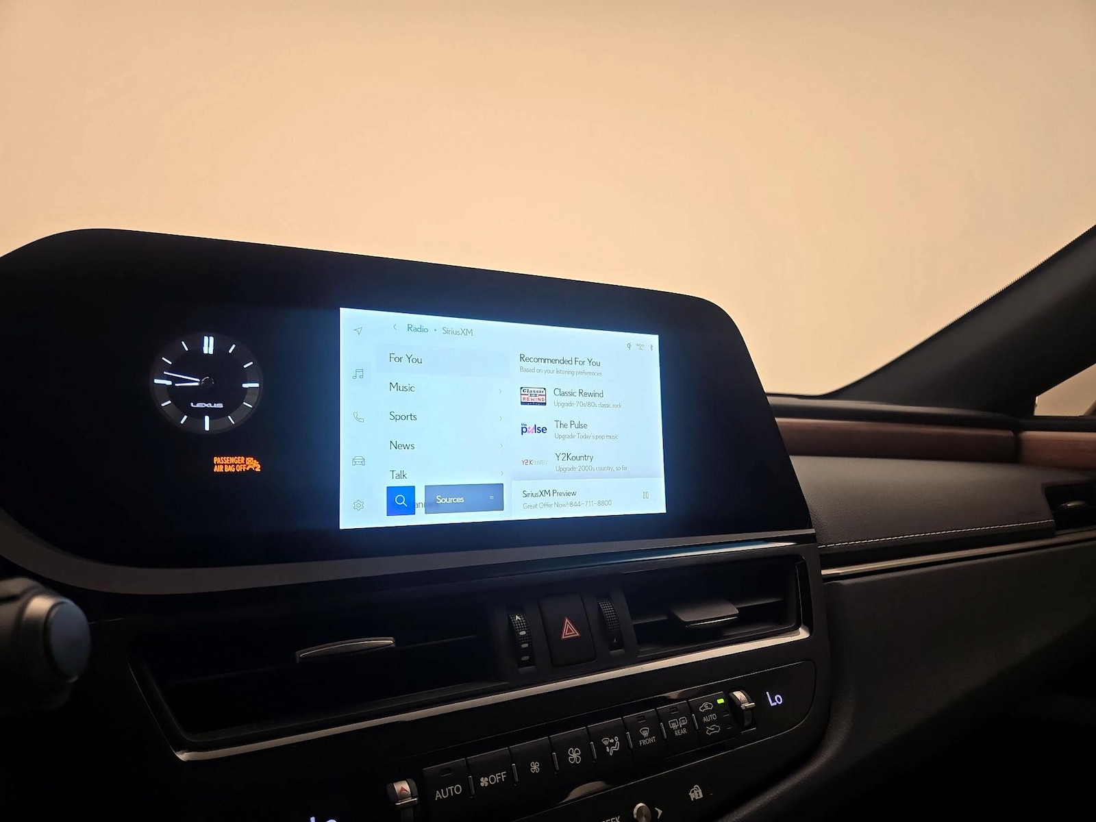 2025 Lexus ES 350 - Photo 16