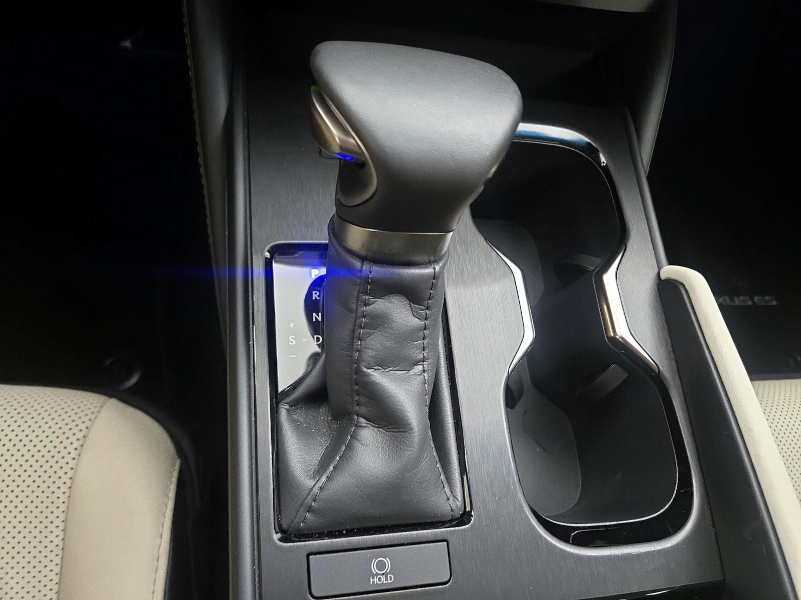 2025 Lexus ES 350 - Photo 18