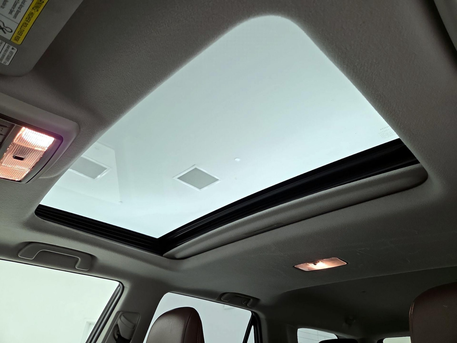 Sunroof(s) & Overhead Airbags