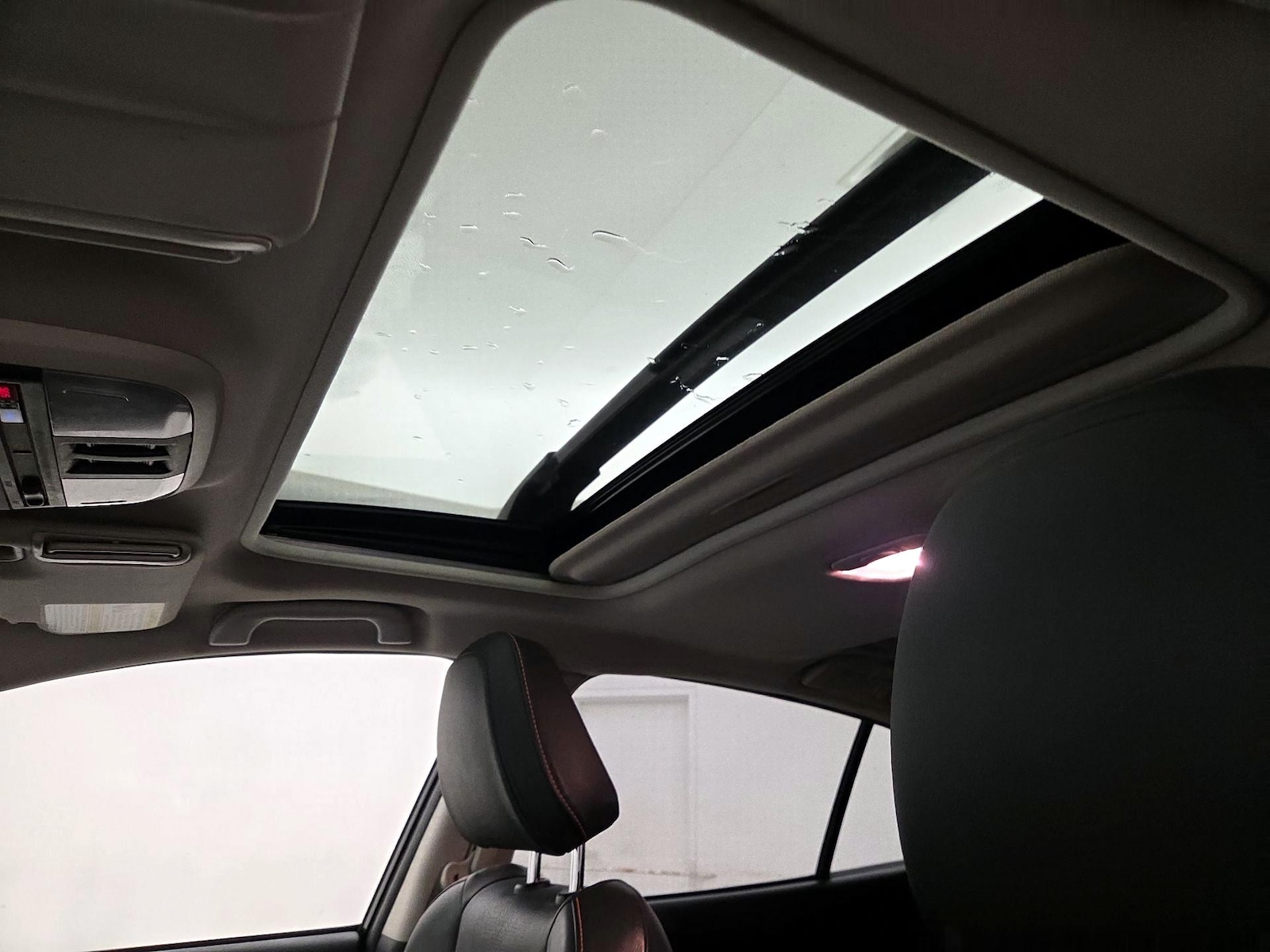 Sunroof(s) & Overhead Airbags