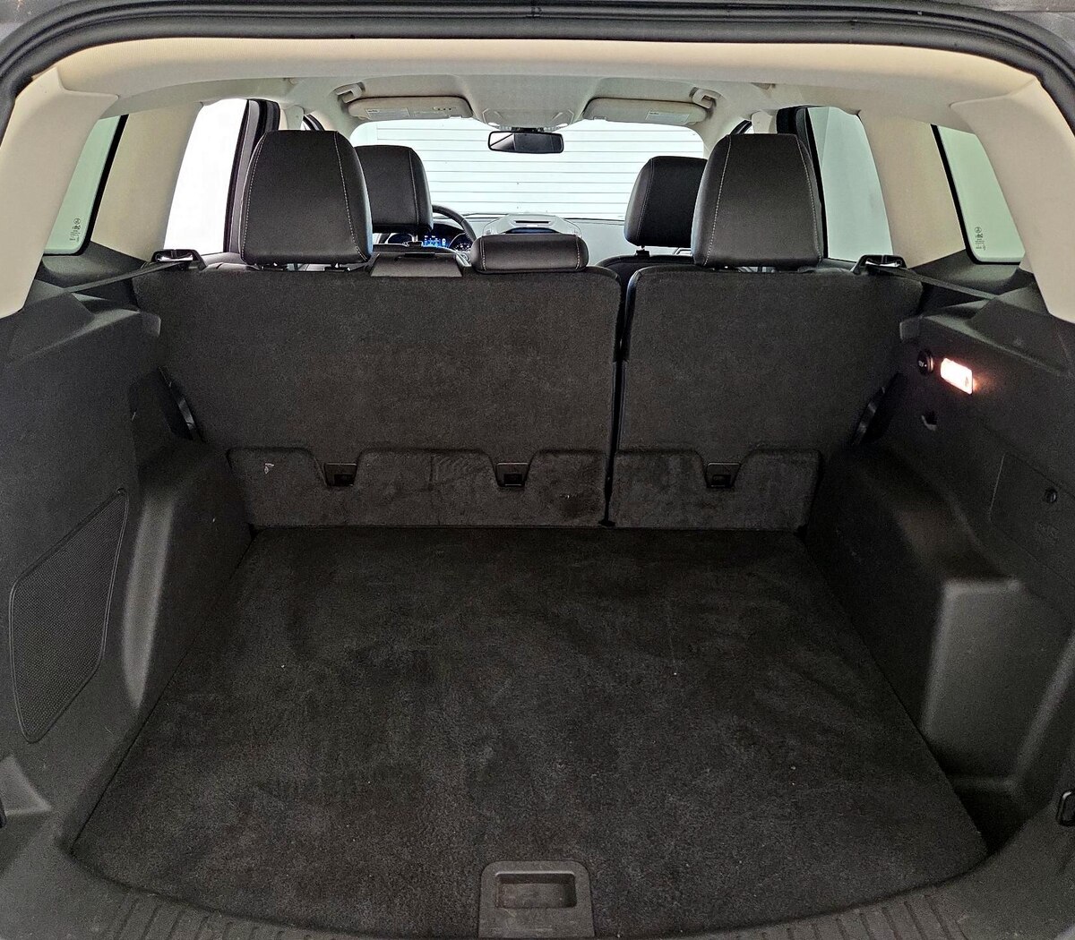 Trunk/Cargo (Seats Up)