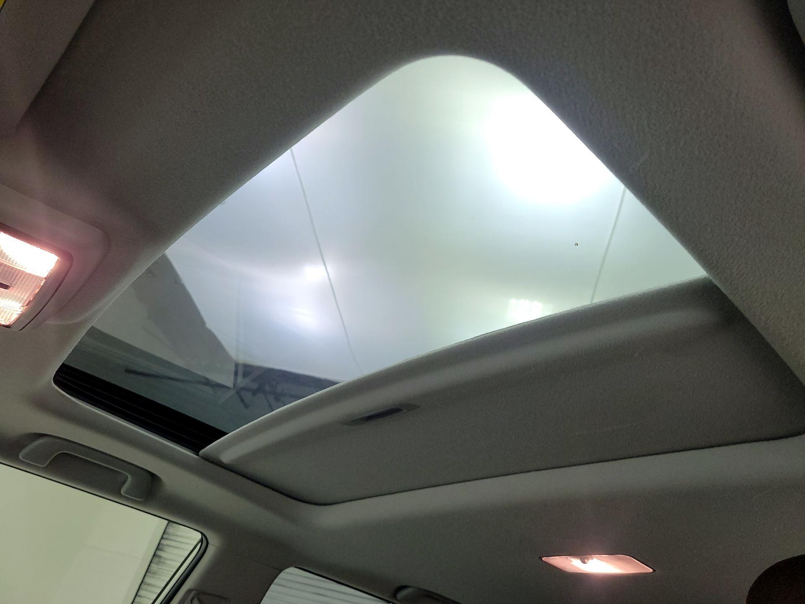 Sunroof(s) & Overhead Airbags