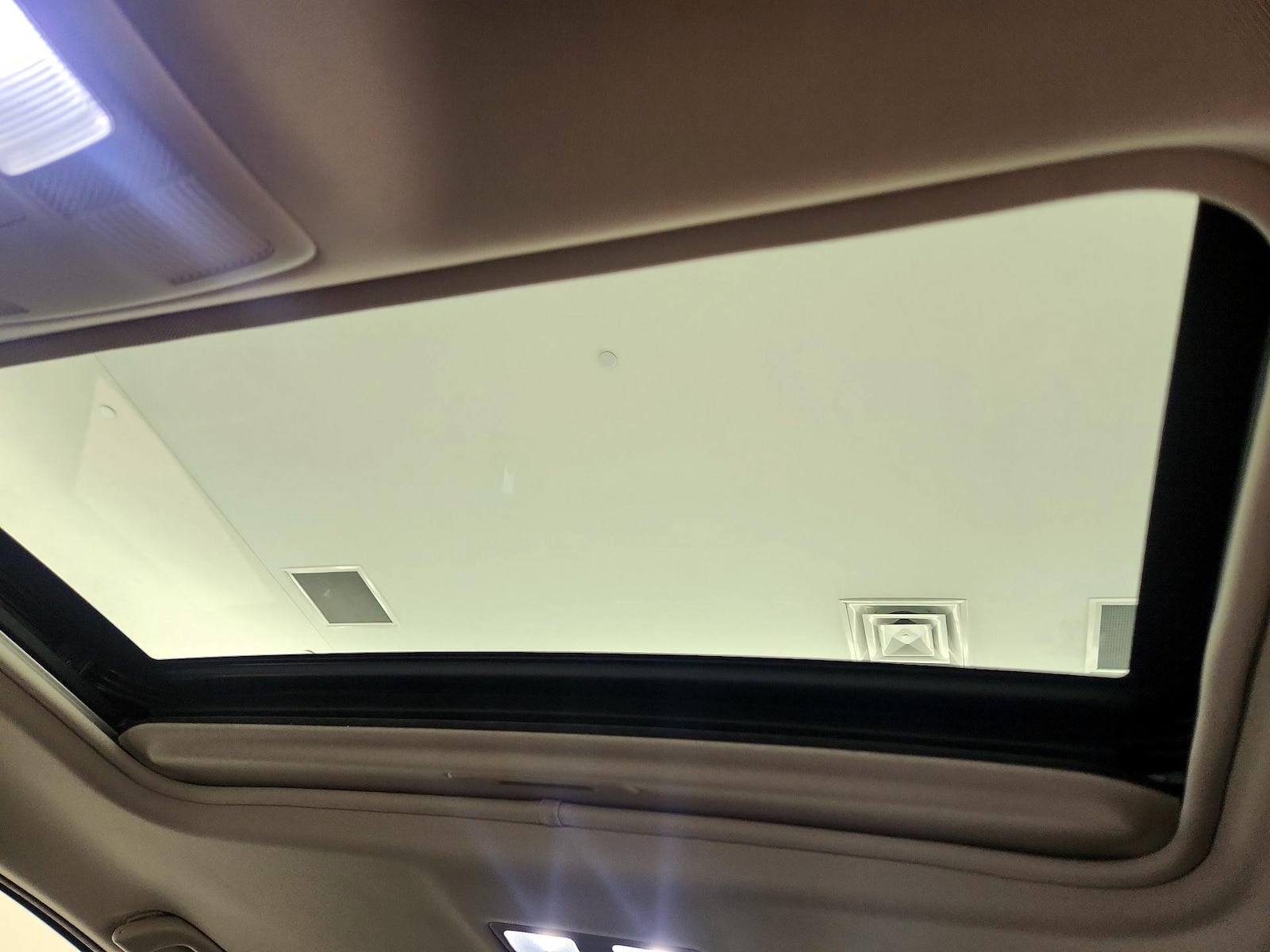 Sunroof(s) & Overhead Airbags