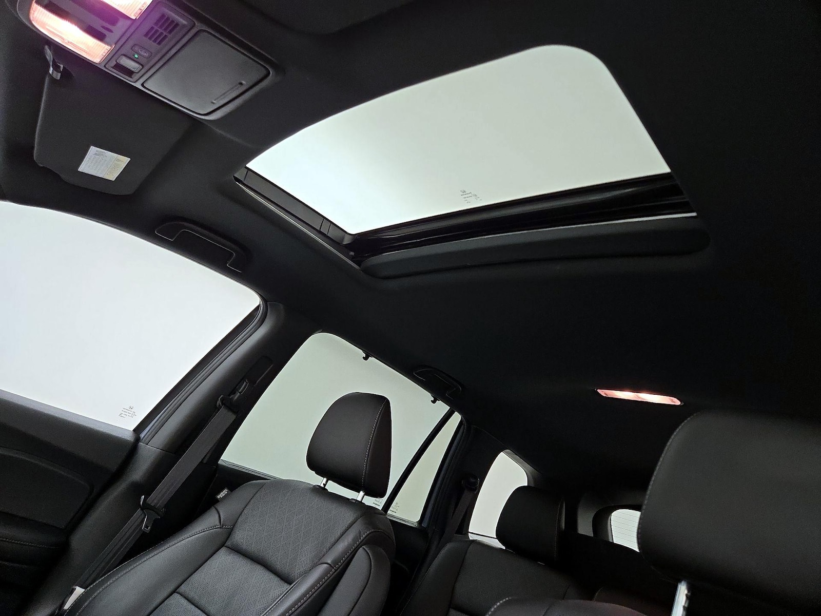 Sunroof(s) & Overhead Airbags