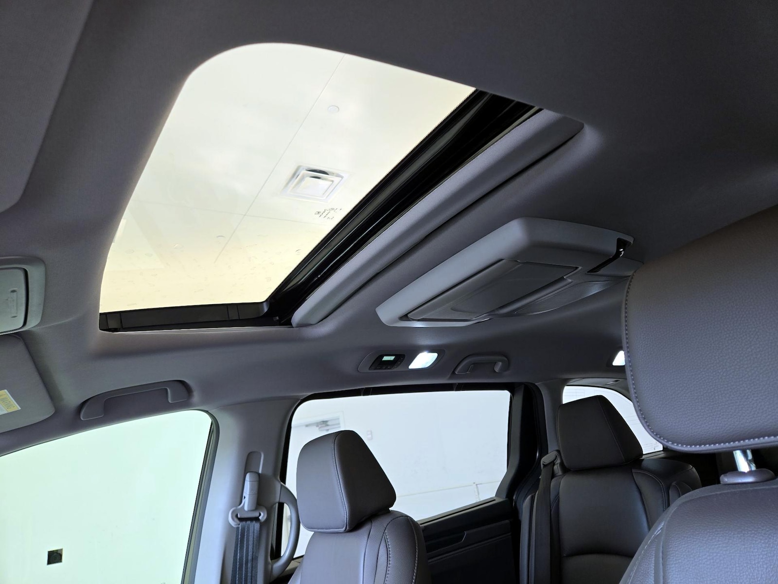 Sunroof(s) & Overhead Airbags