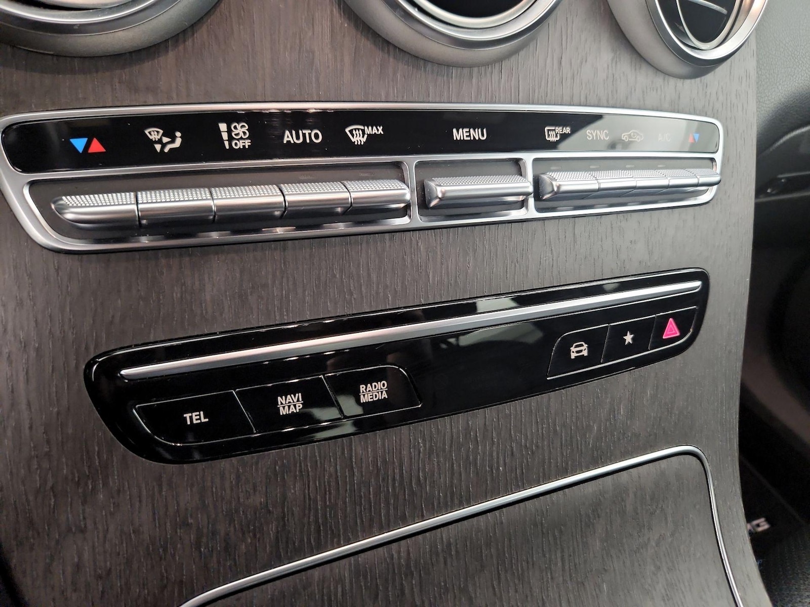 2022 Mercedes-Benz GLC GLC300 - Photo 17
