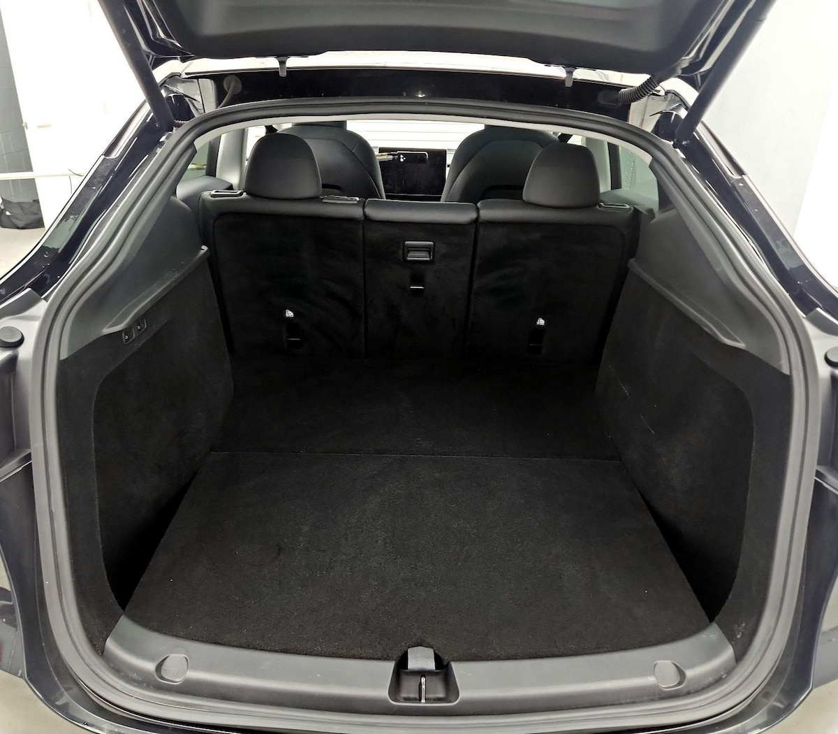 Trunk/Cargo (Seats Up)