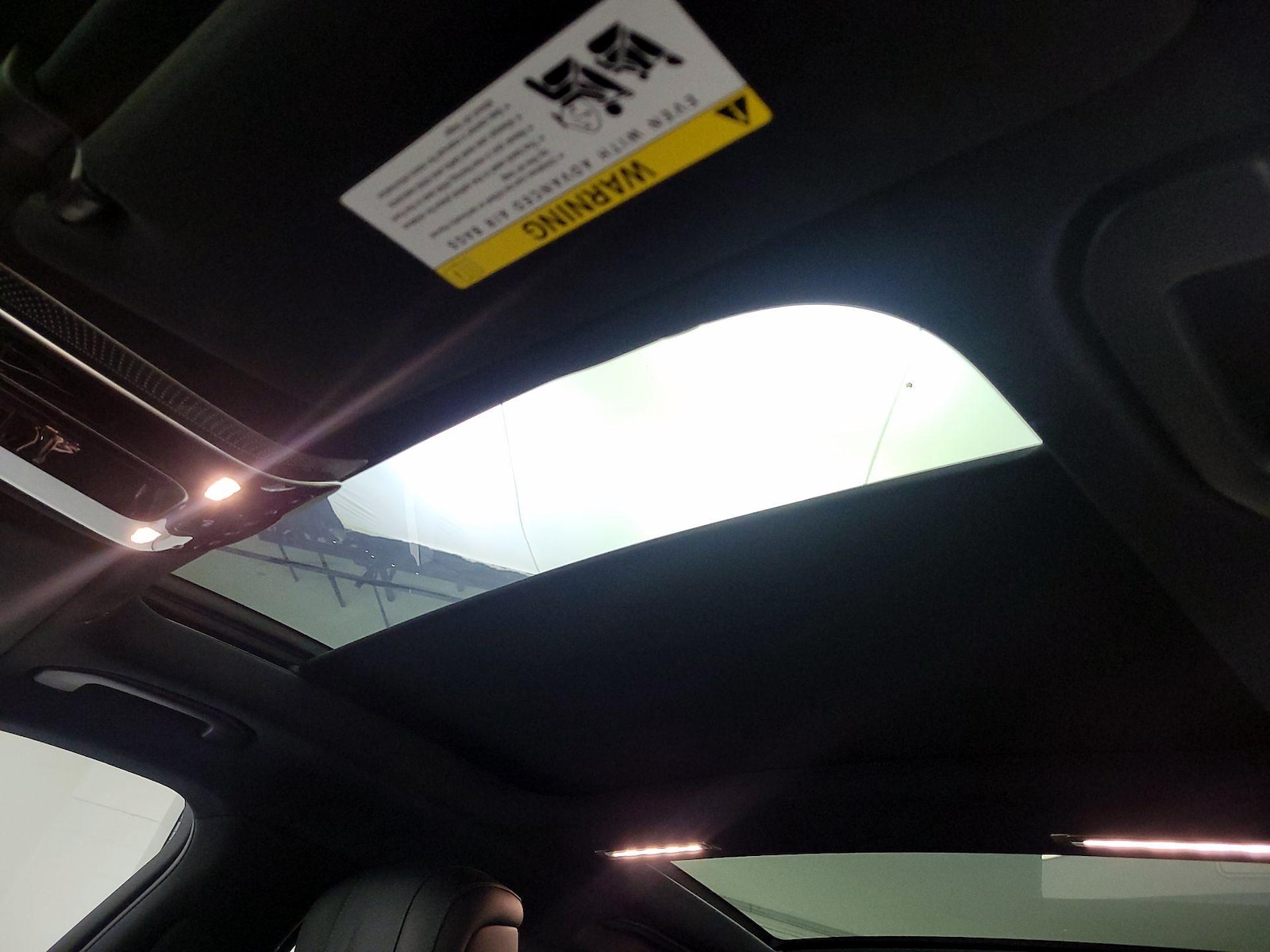 Panoramic Sunroof & Skylight(s)