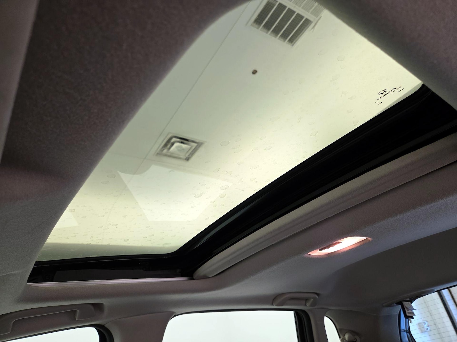 Sunroof(s) & Overhead Airbags