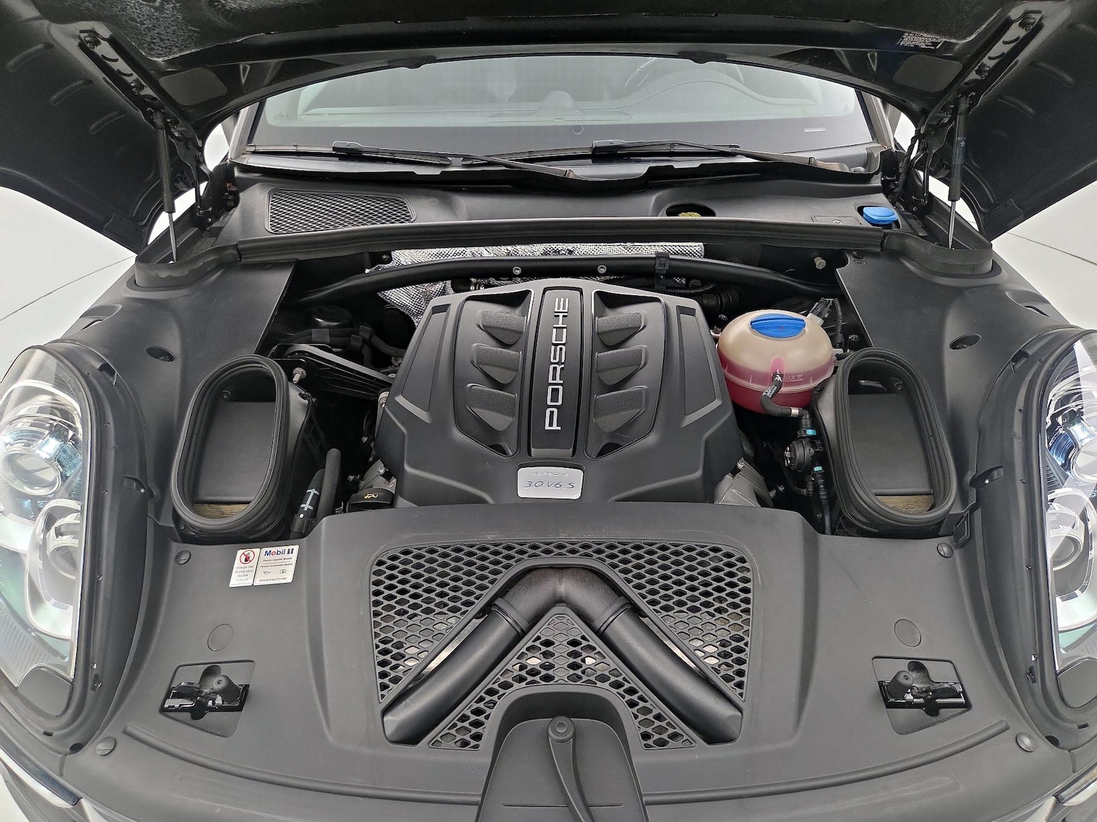 2017 Porsche Macan S - Photo 24