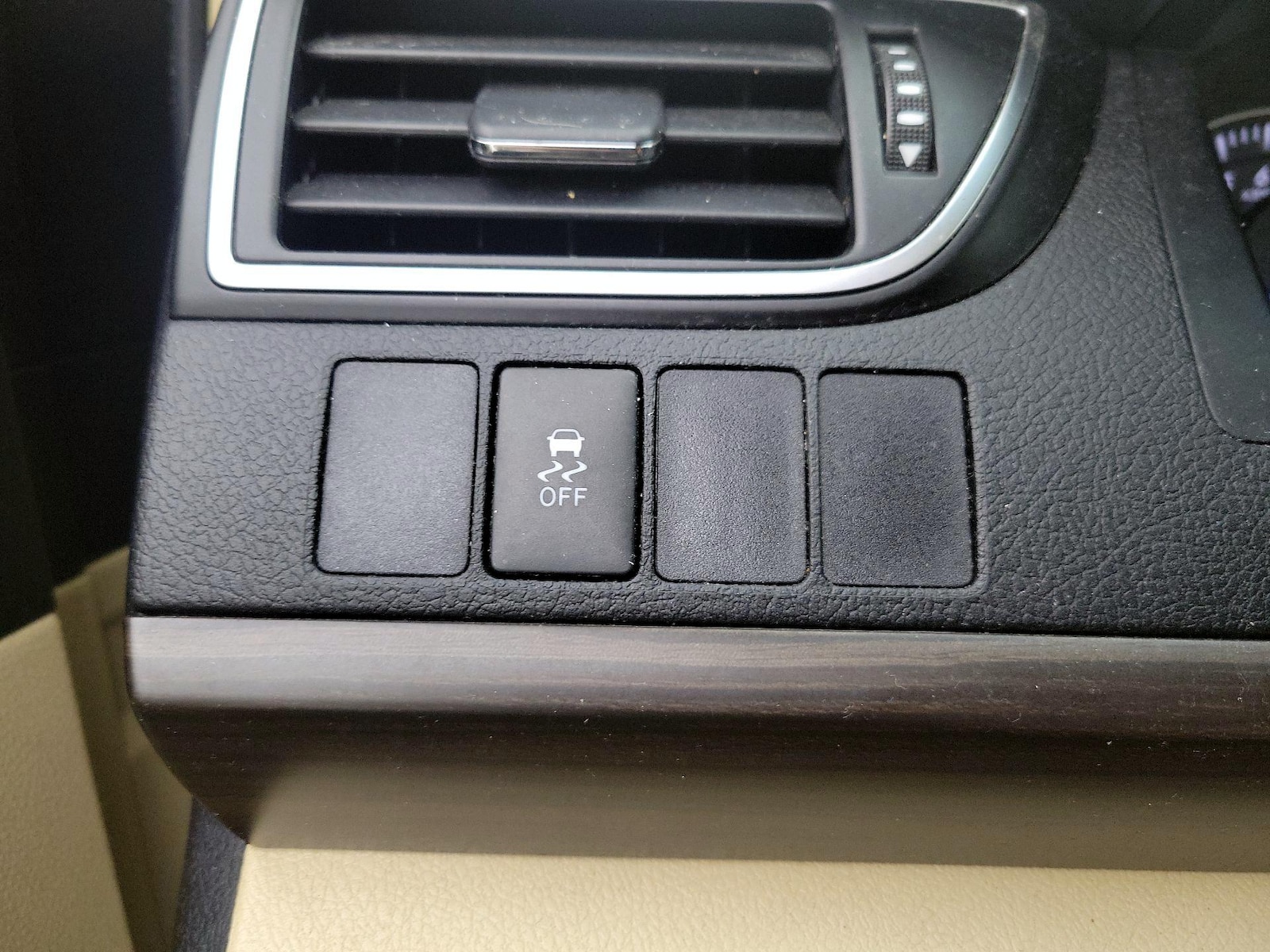 2015 Toyota Camry LE - Photo 14
