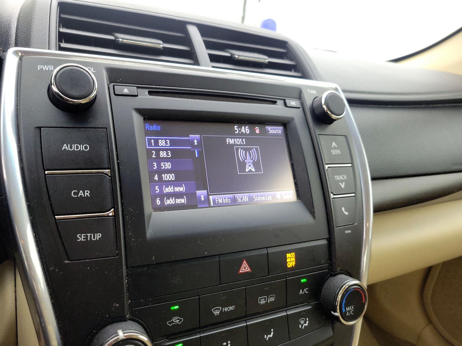 2015 Toyota Camry LE - Photo 16