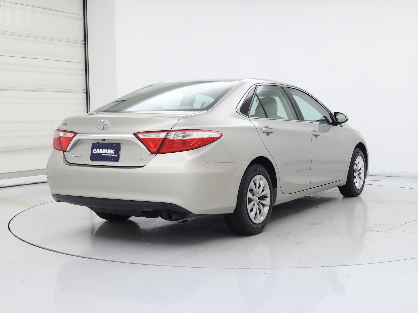 2015 Toyota Camry LE - Photo 9