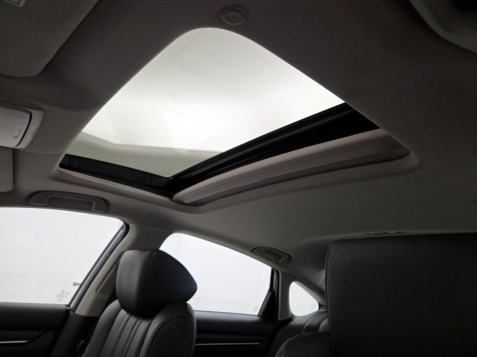 Sunroof(s) & Overhead Airbags