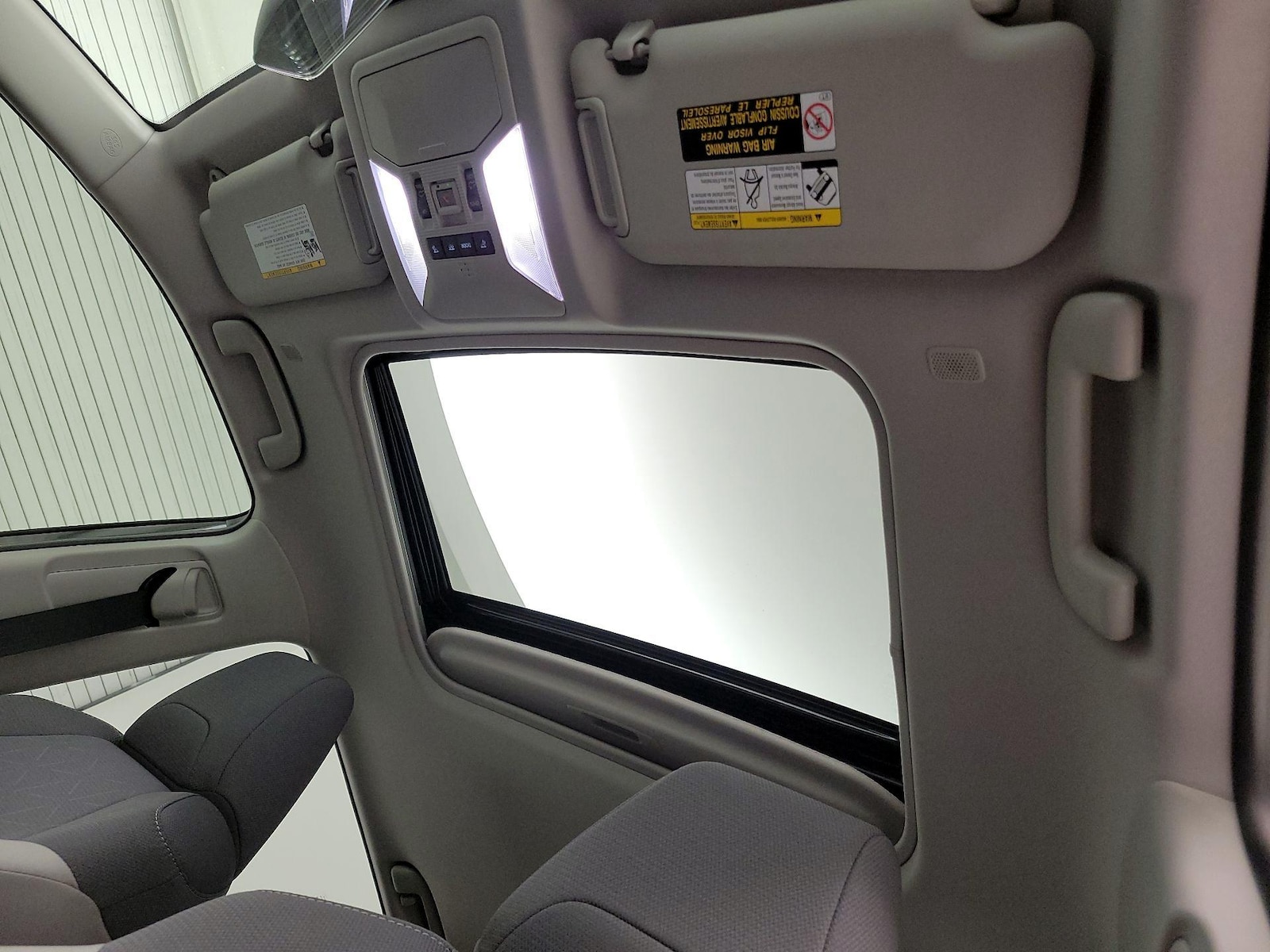 Sunroof(s) & Overhead Airbags