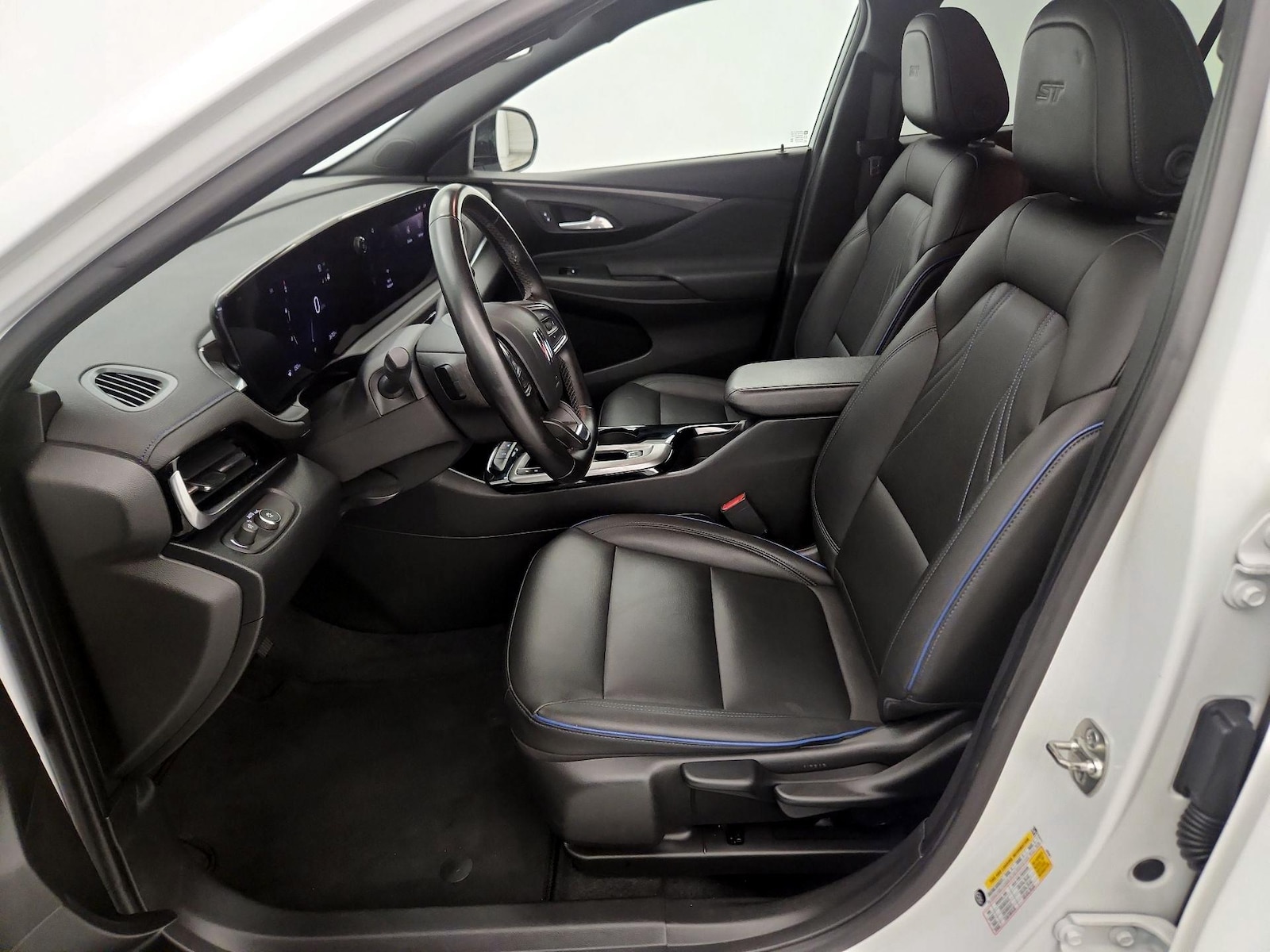 Side Airbags & Leatherette Seats