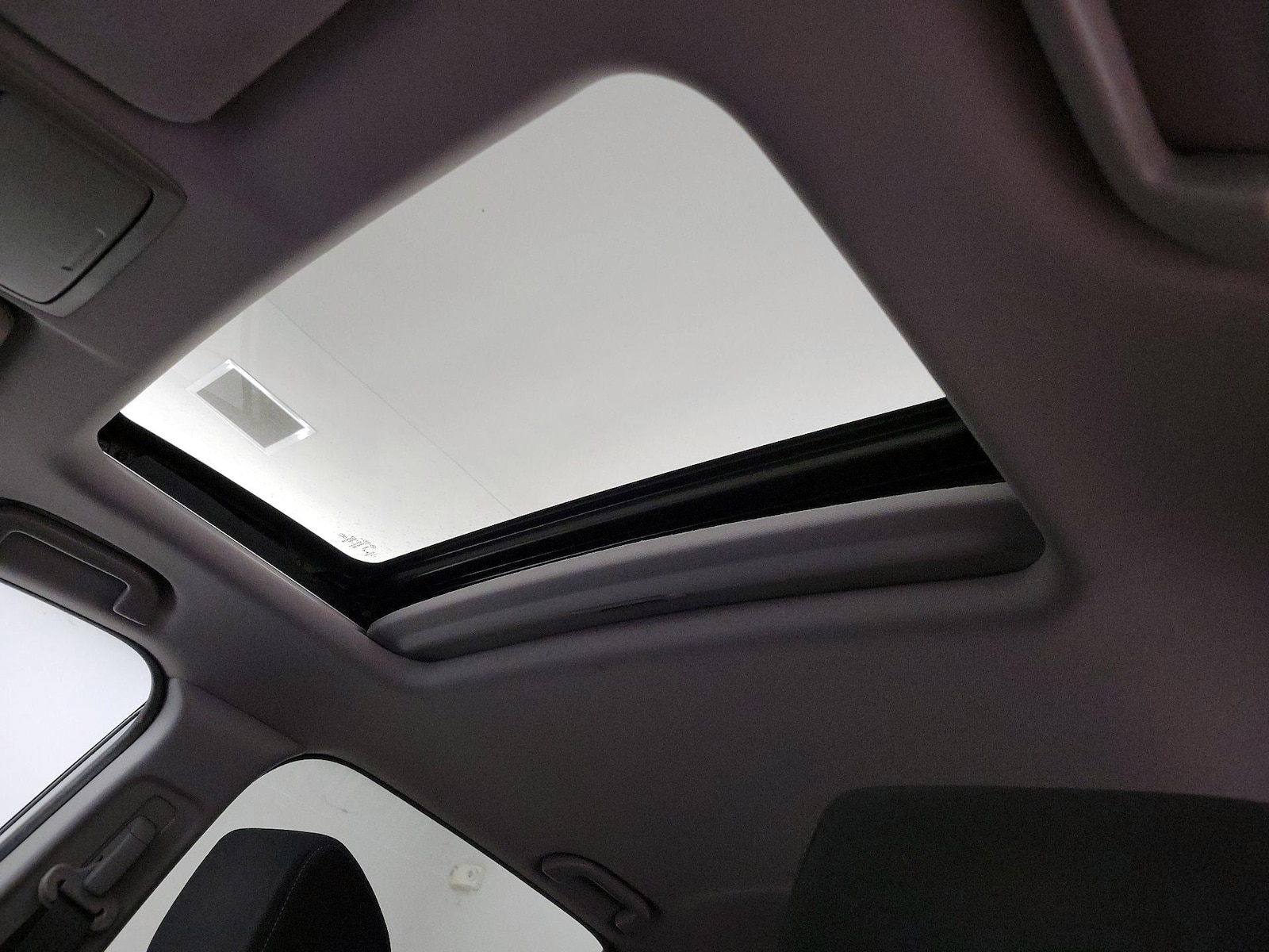 Sunroof(s) & Overhead Airbags