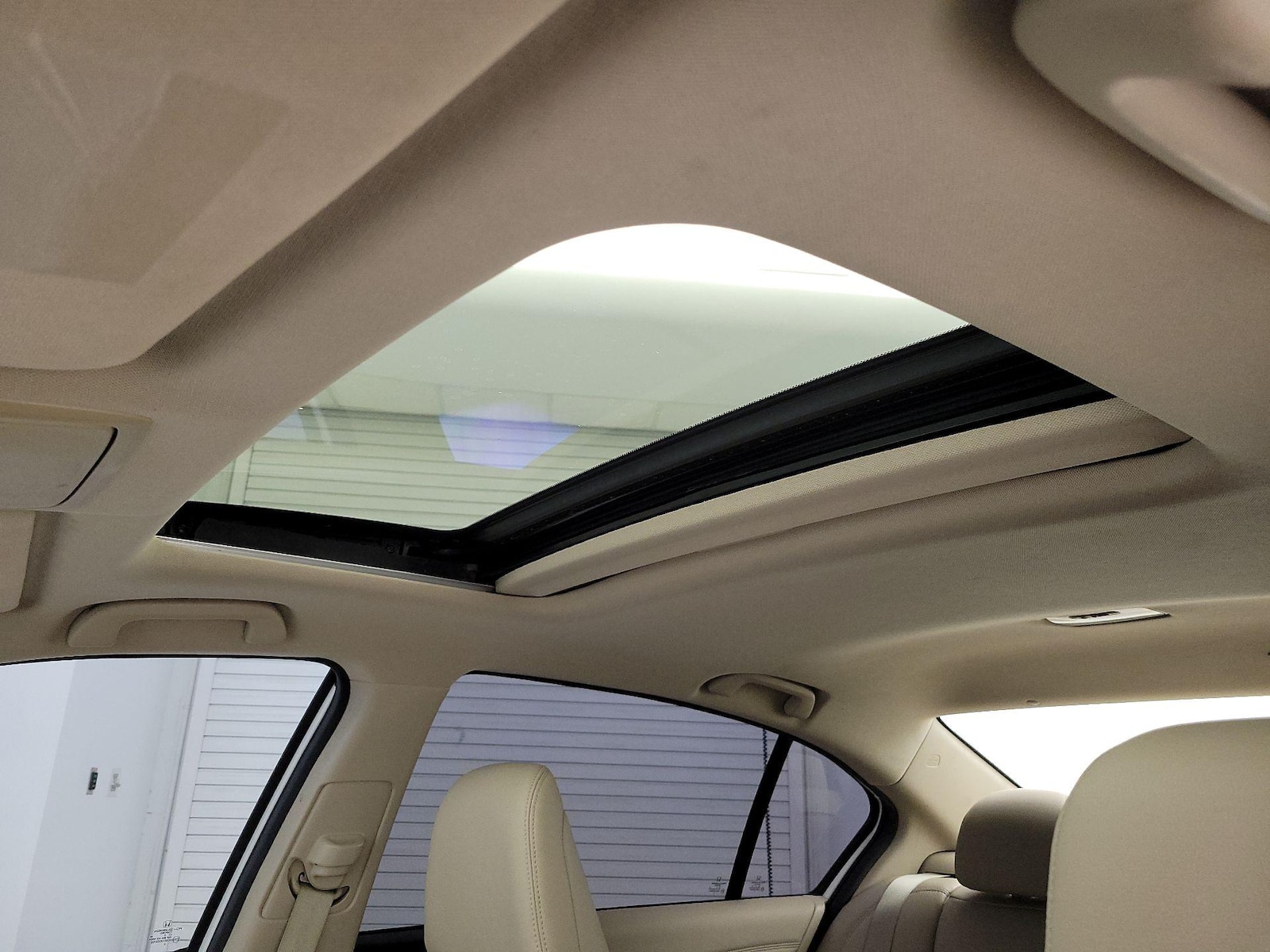 Sunroof(s) & Overhead Airbags