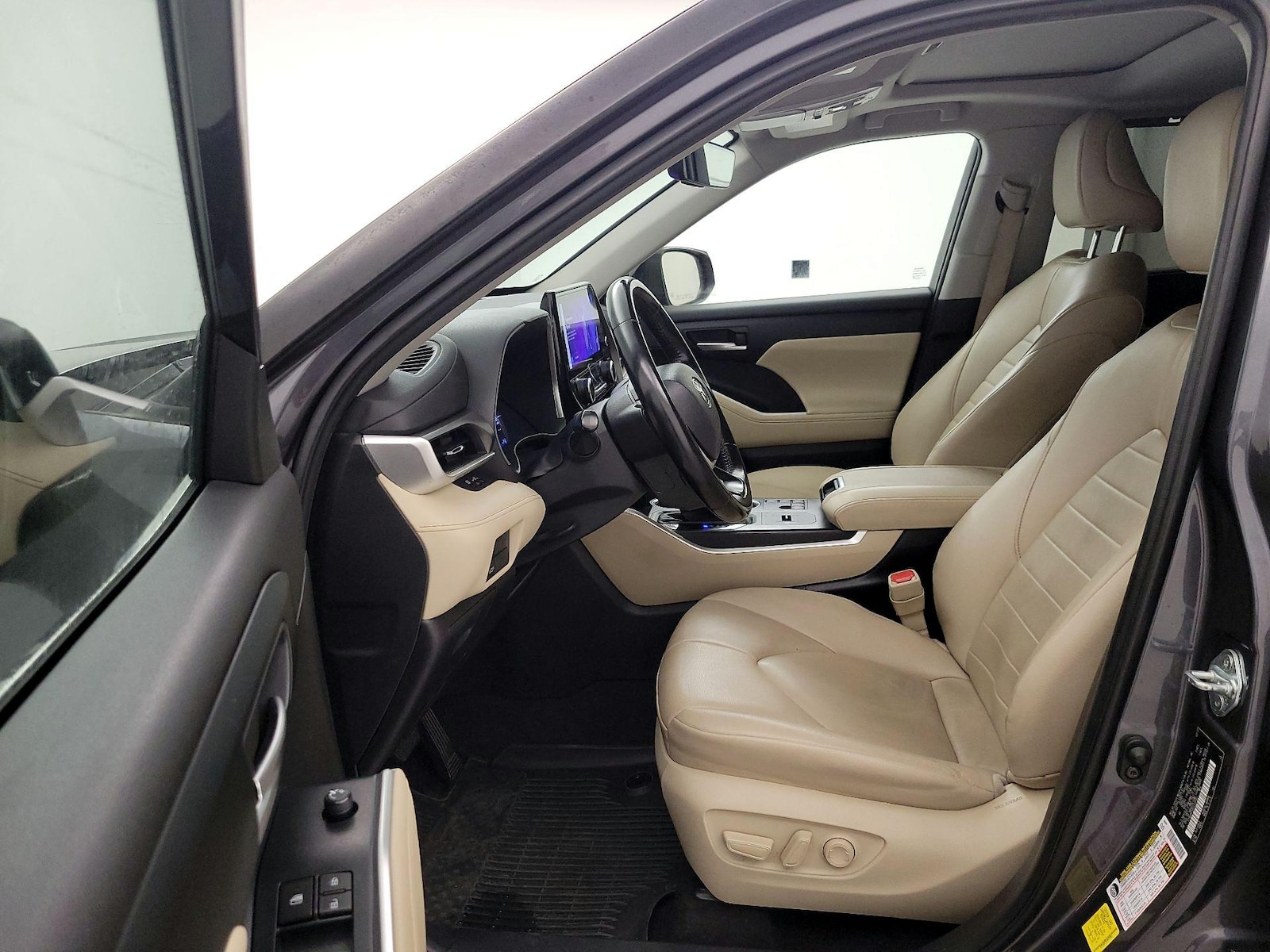 2023 Toyota Highlander XLE - Photo 12