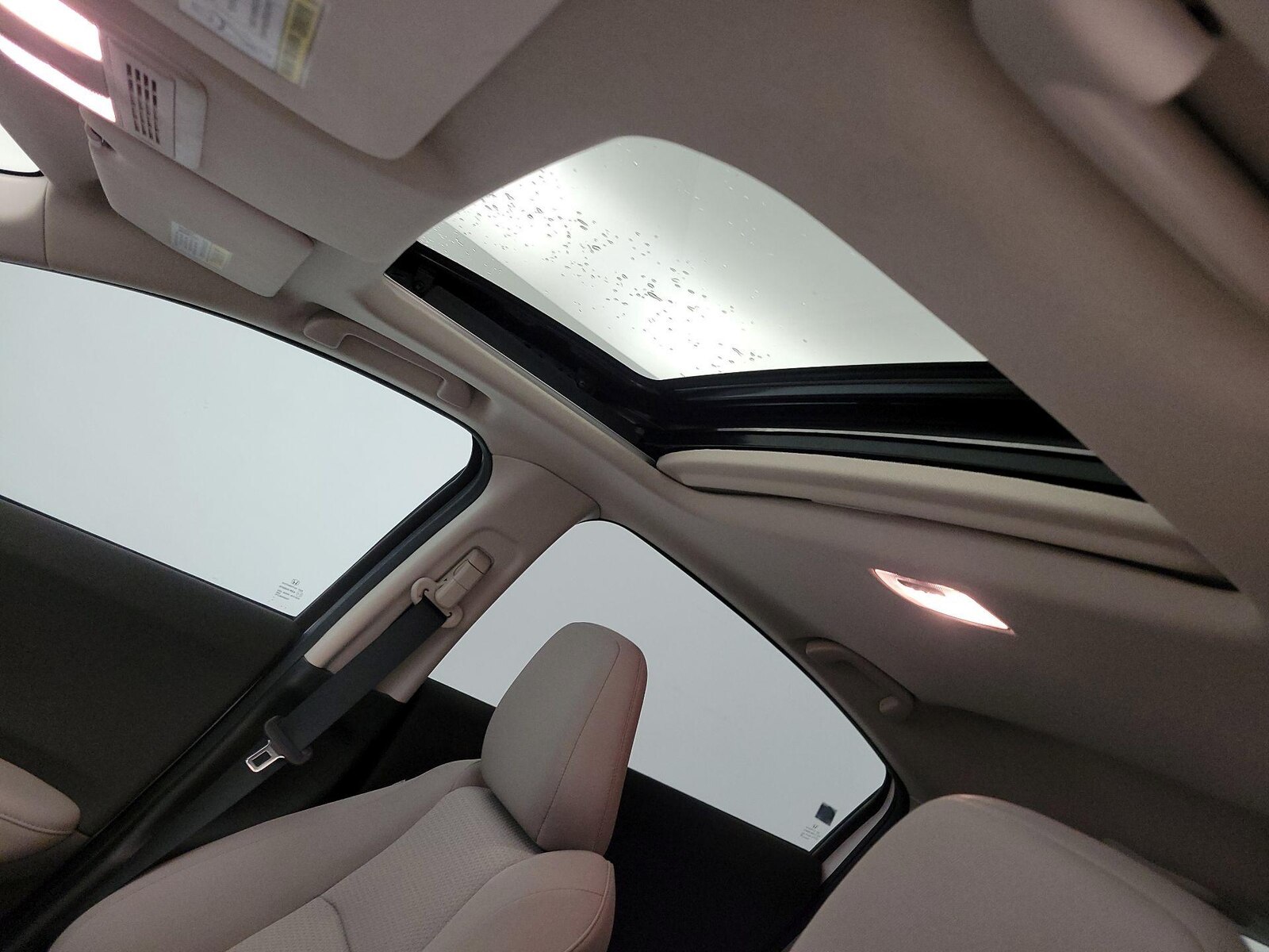 Sunroof(s) & Overhead Airbags