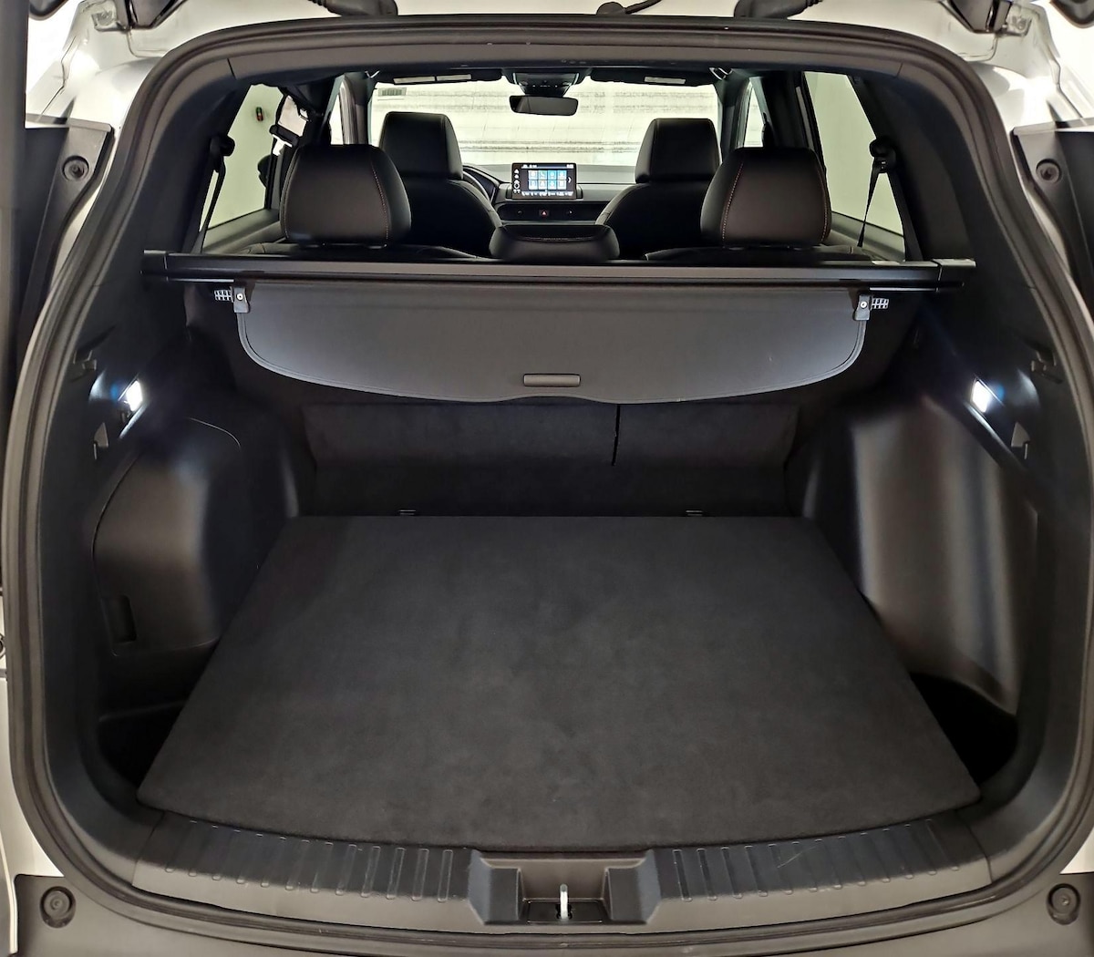 Trunk/Cargo (Seats Up)