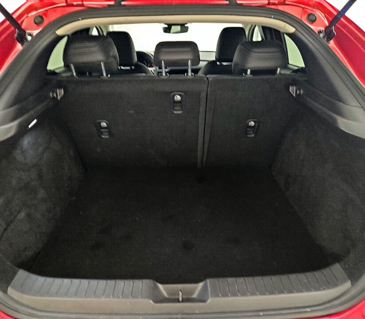 Trunk/Cargo (Seats Up)