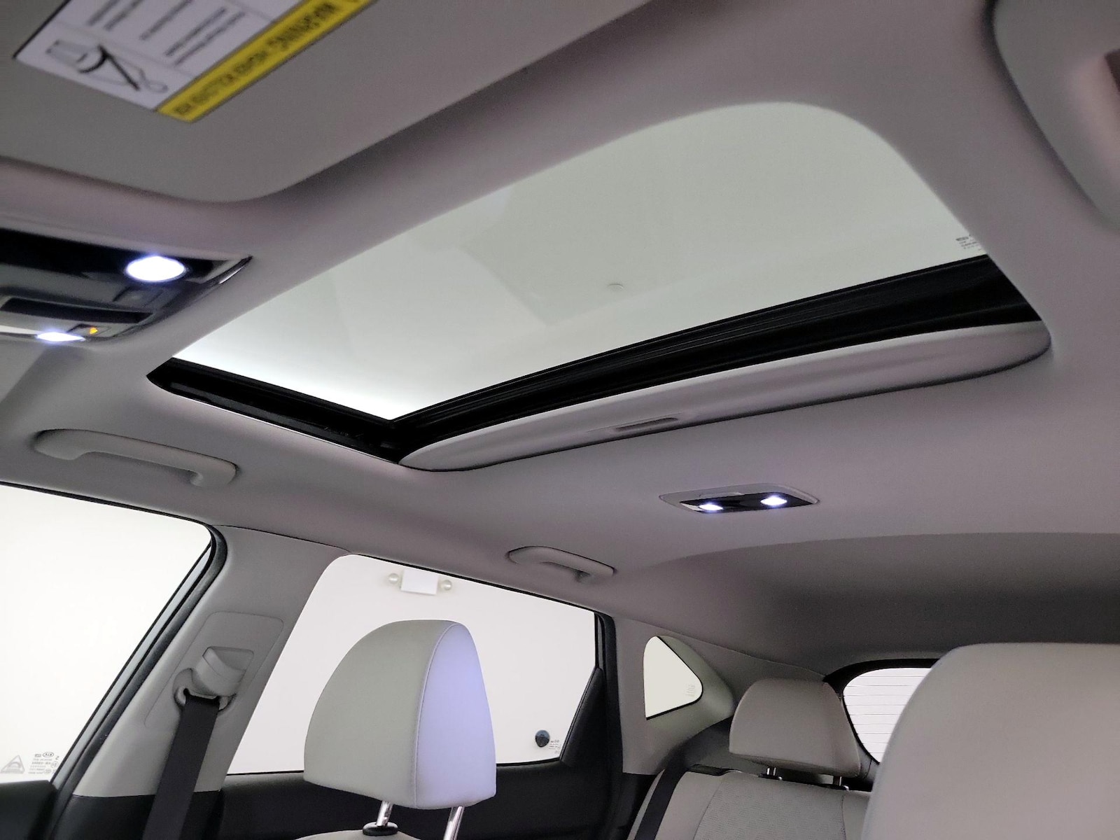 Sunroof(s) & Overhead Airbags