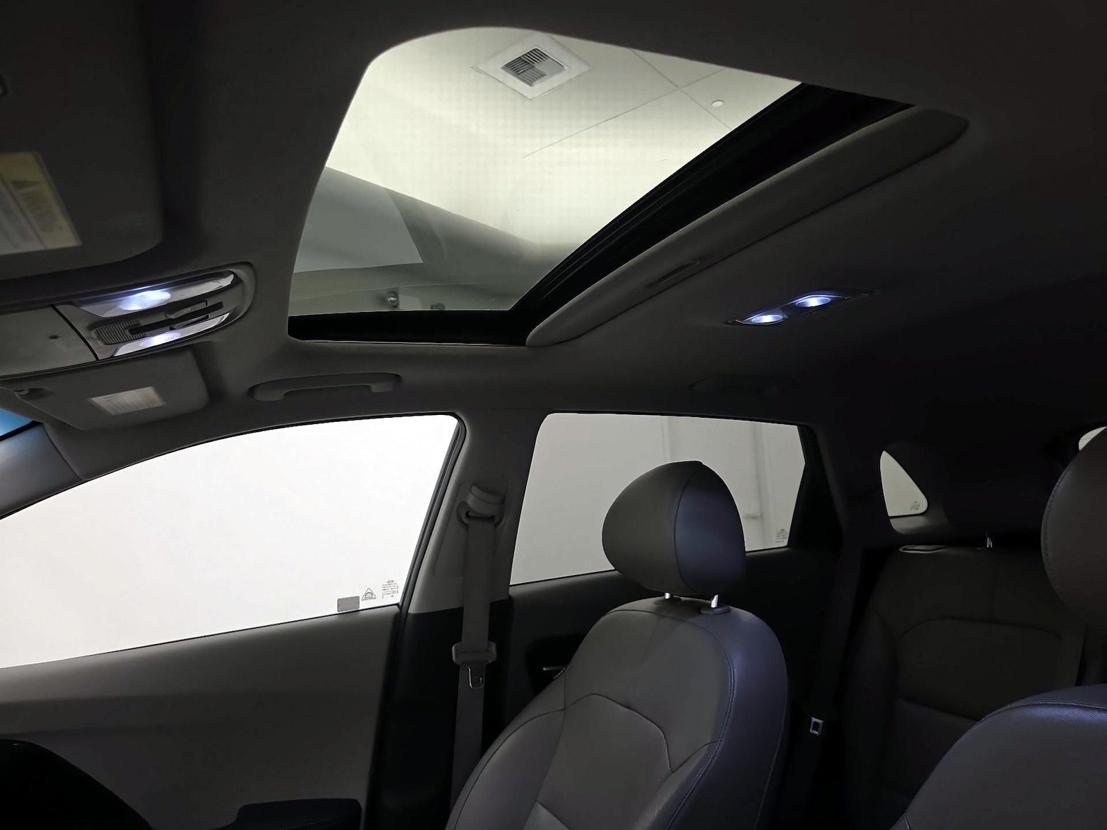 Sunroof(s) & Overhead Airbags