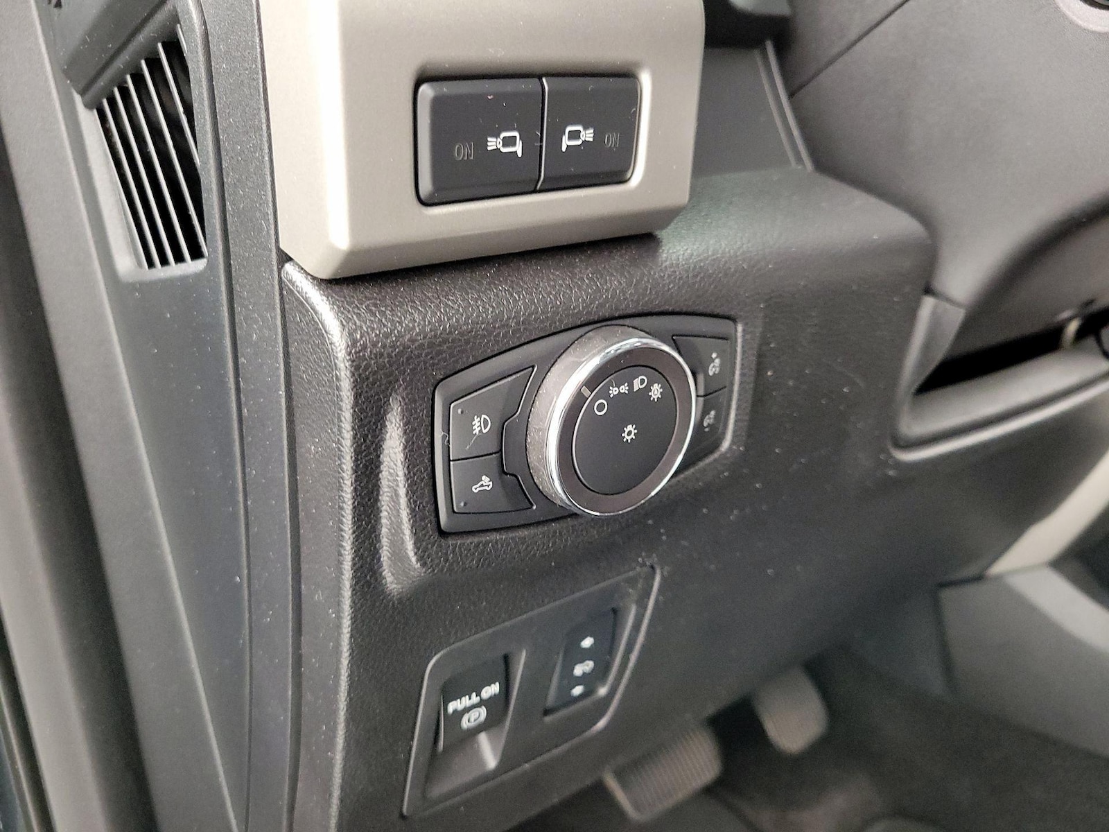 2018 Ford F-150 Lariat - Photo 14