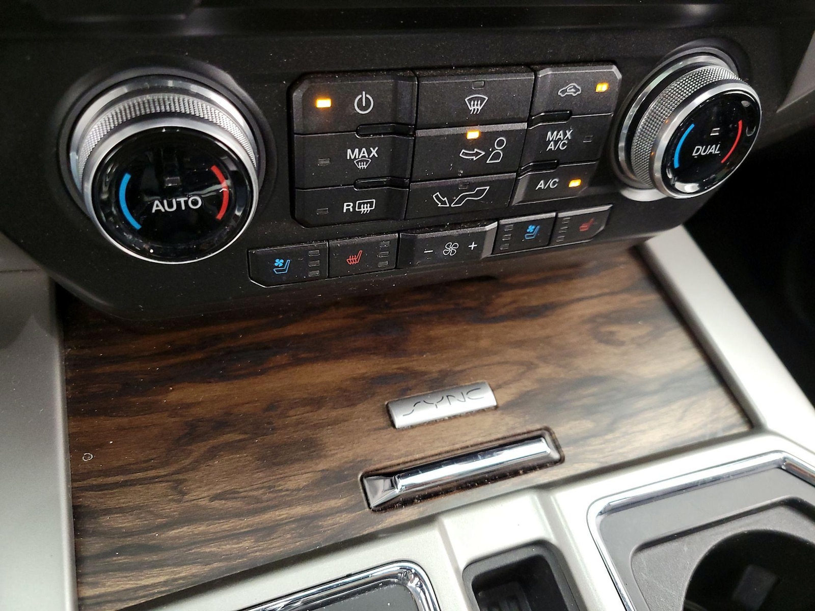 2018 Ford F-150 Lariat - Photo 18
