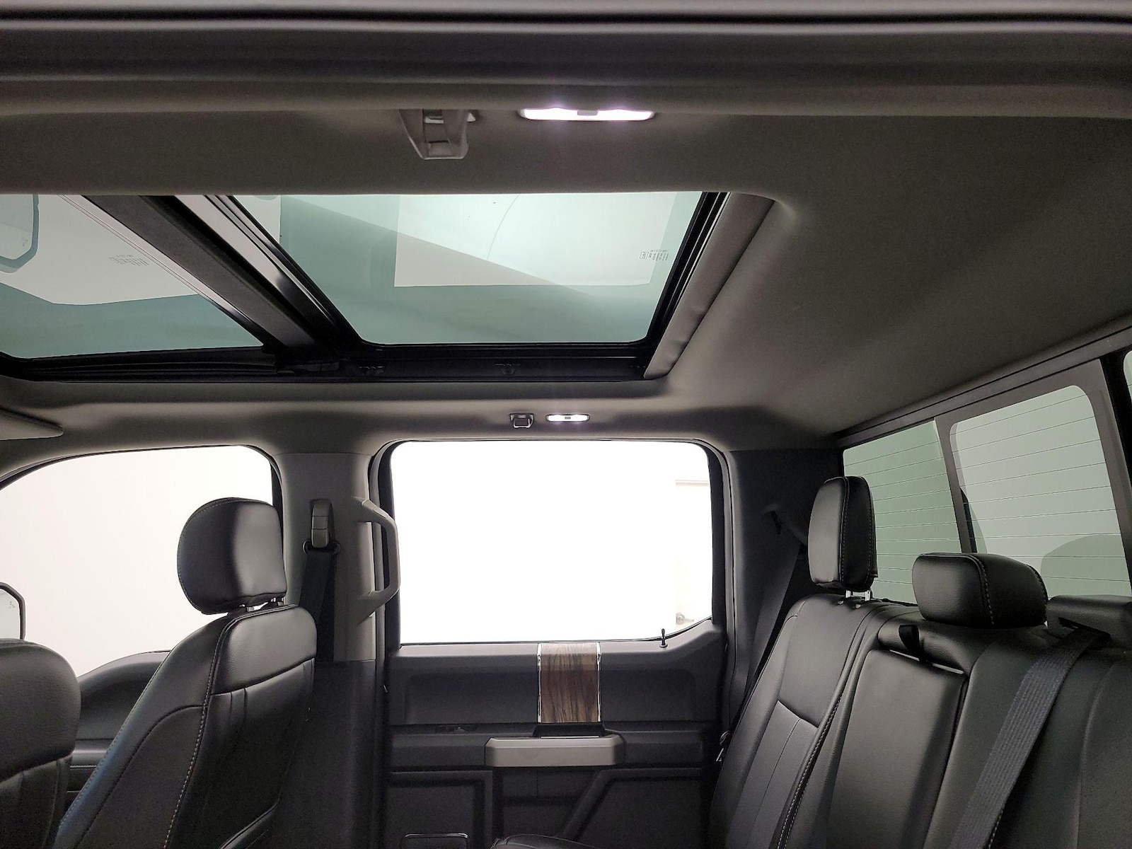 2018 Ford F-150 Lariat - Photo 25