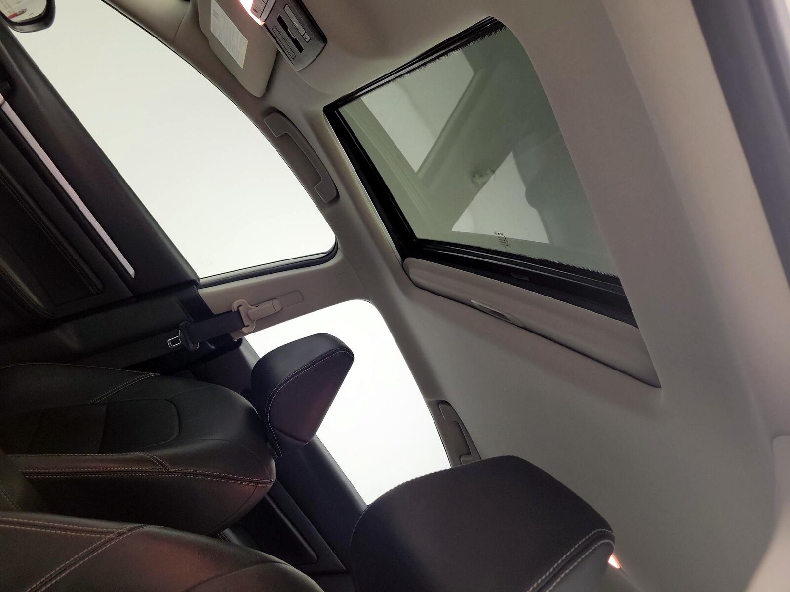 Sunroof(s) & Overhead Airbags