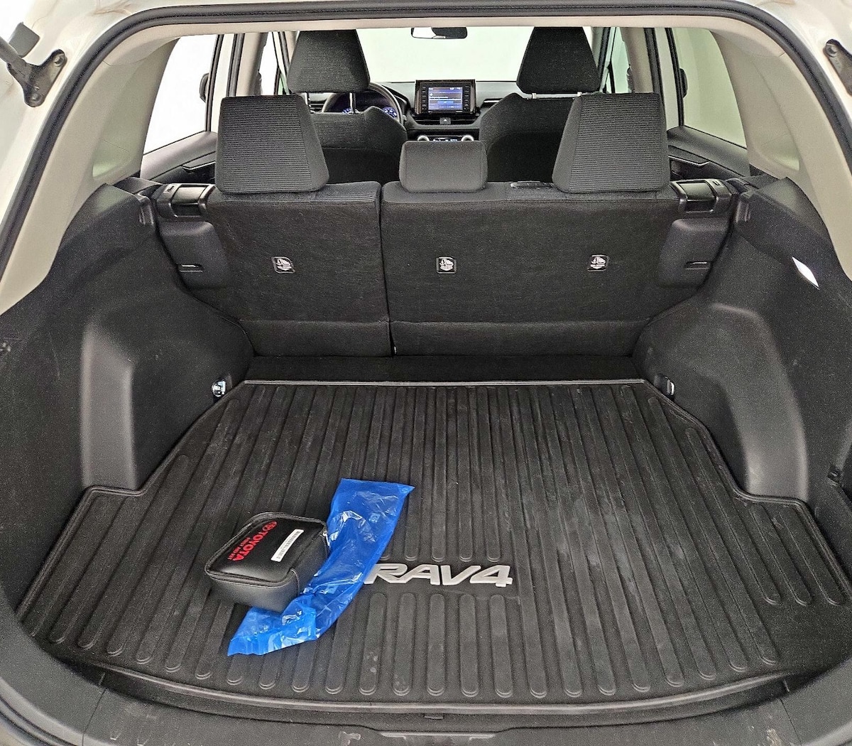 Trunk/Cargo (Seats Up)