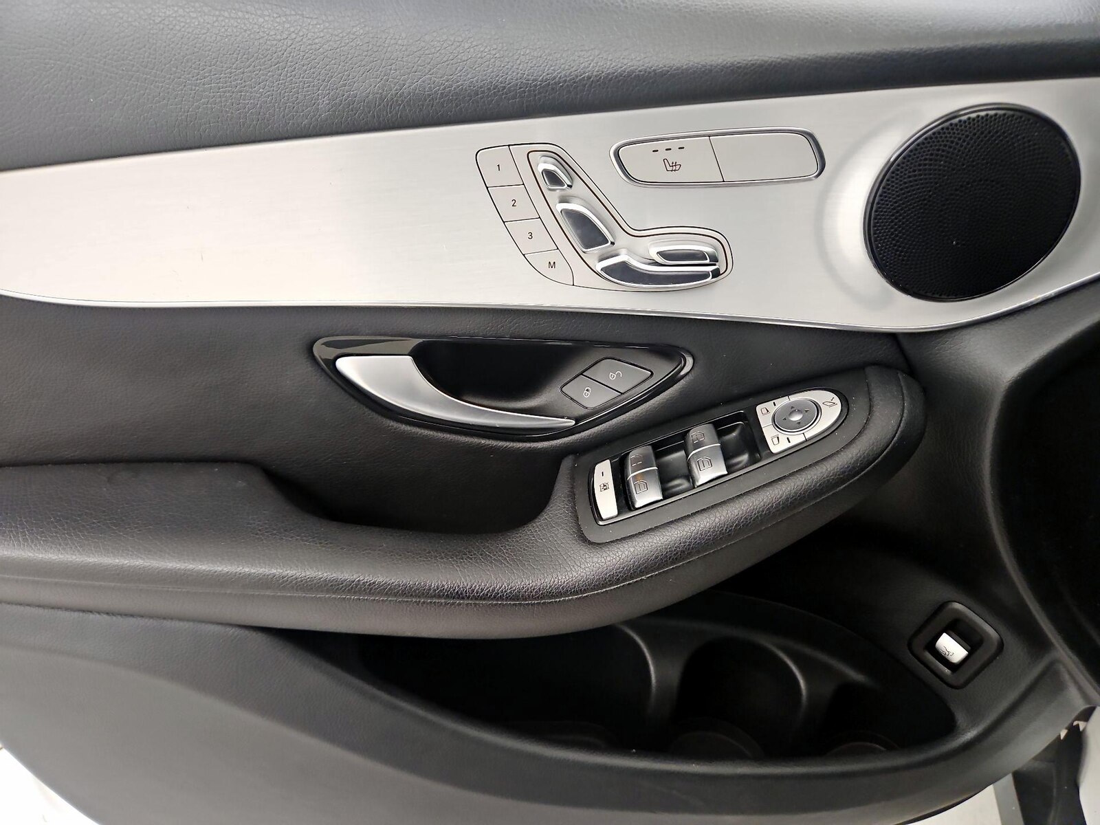 2019 Mercedes-Benz GLC GLC300 - Photo 13
