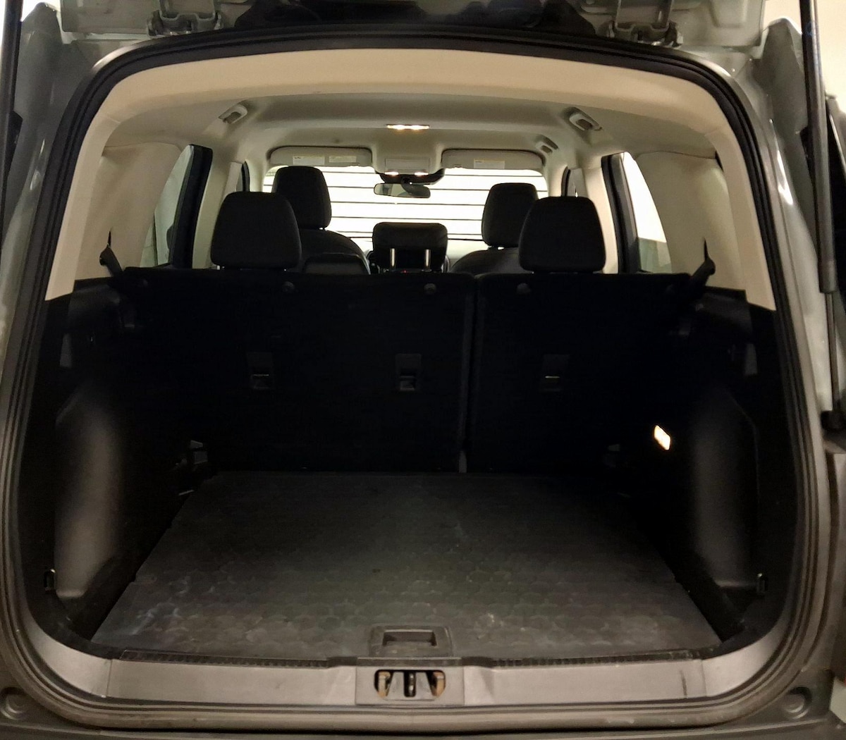 Trunk/Cargo (Seats Up)