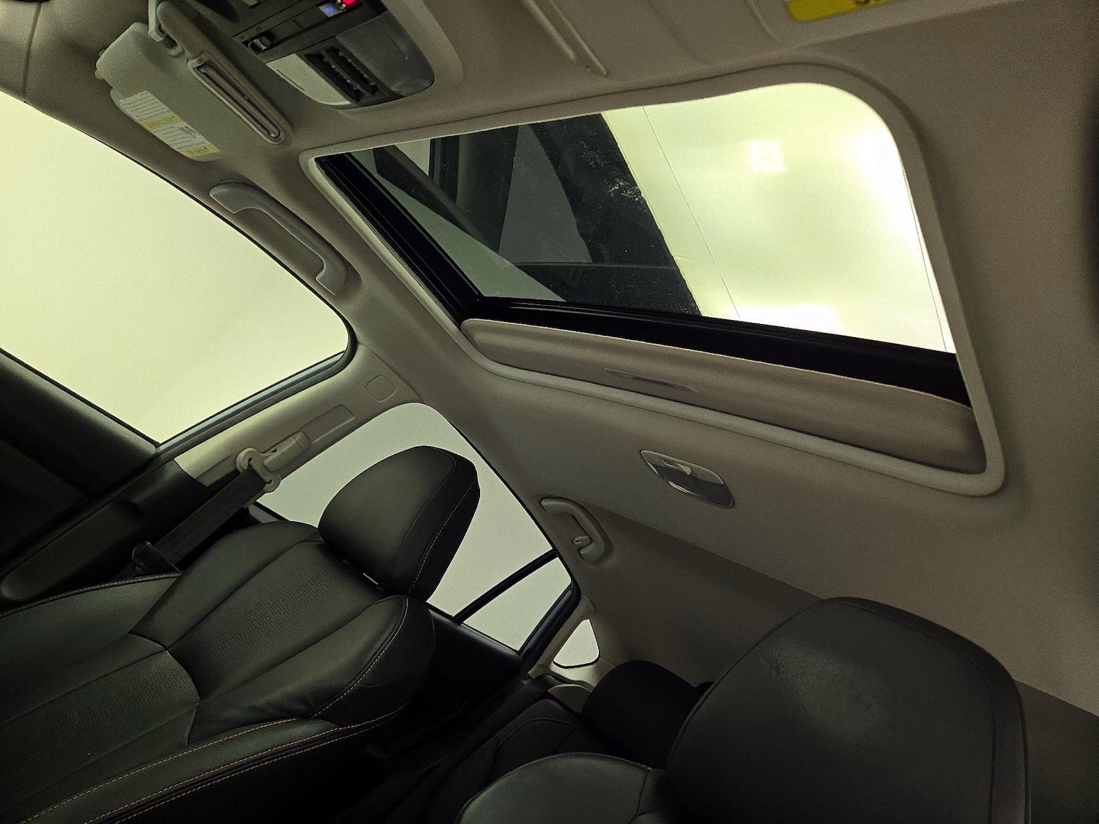 Sunroof(s) & Overhead Airbags