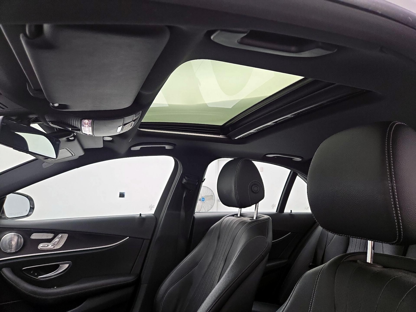 Sunroof(s) & Overhead Airbags