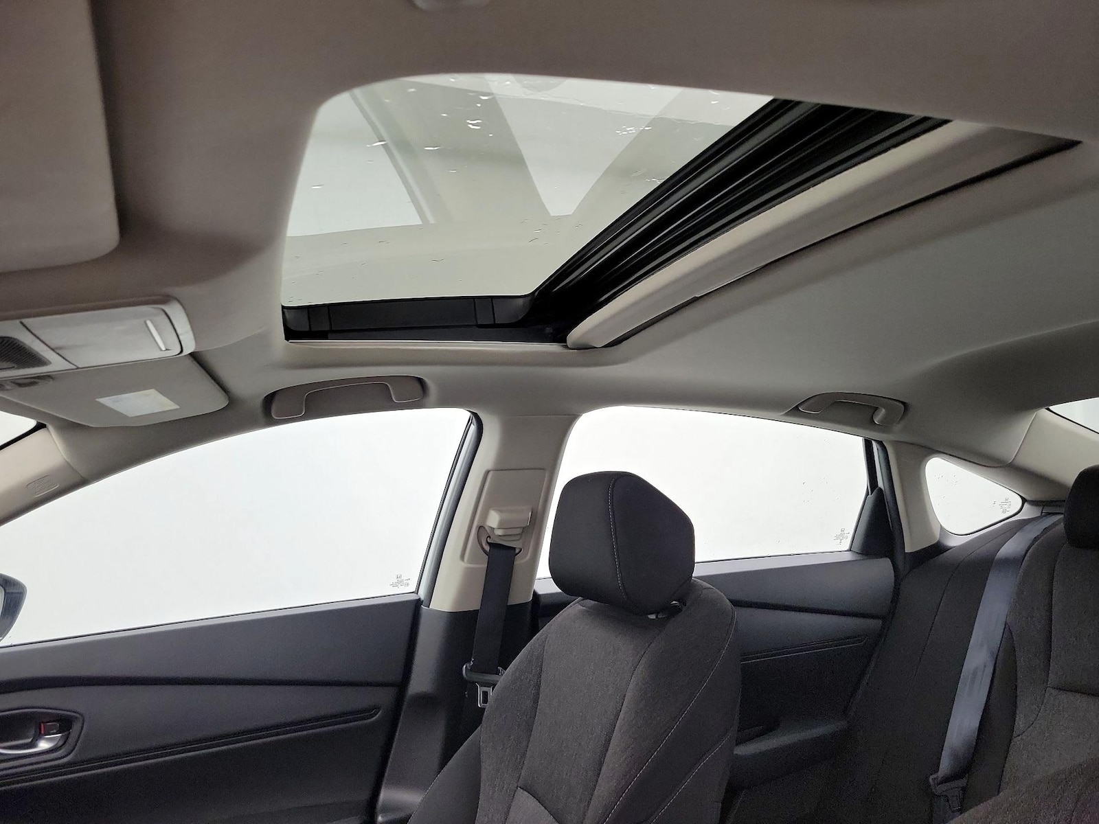 Sunroof(s) & Overhead Airbags