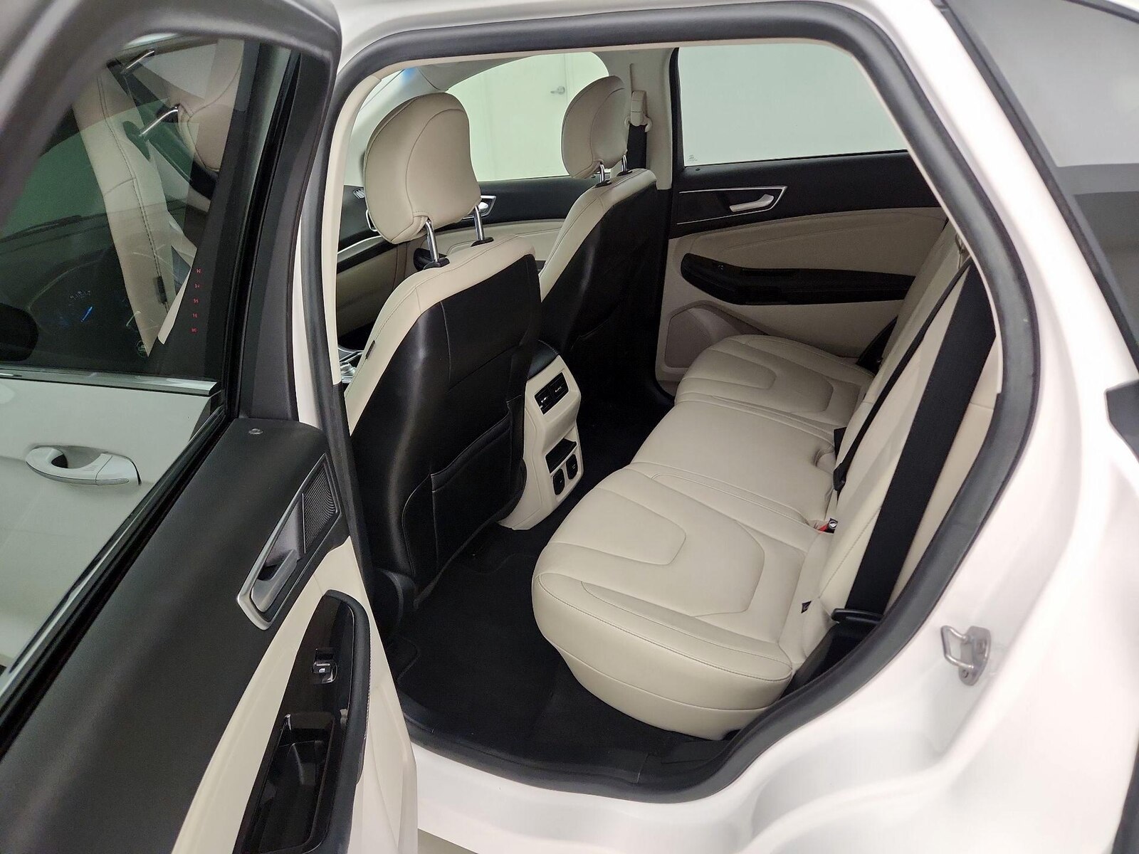 2019 Ford Edge Titanium - Photo 21