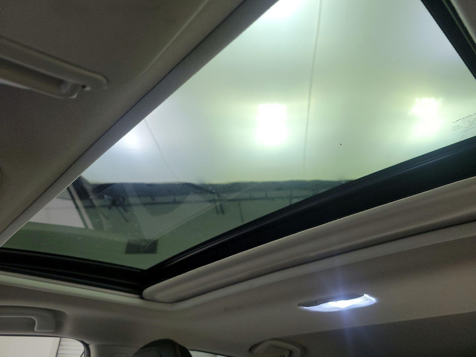 Sunroof(s) & Overhead Airbags