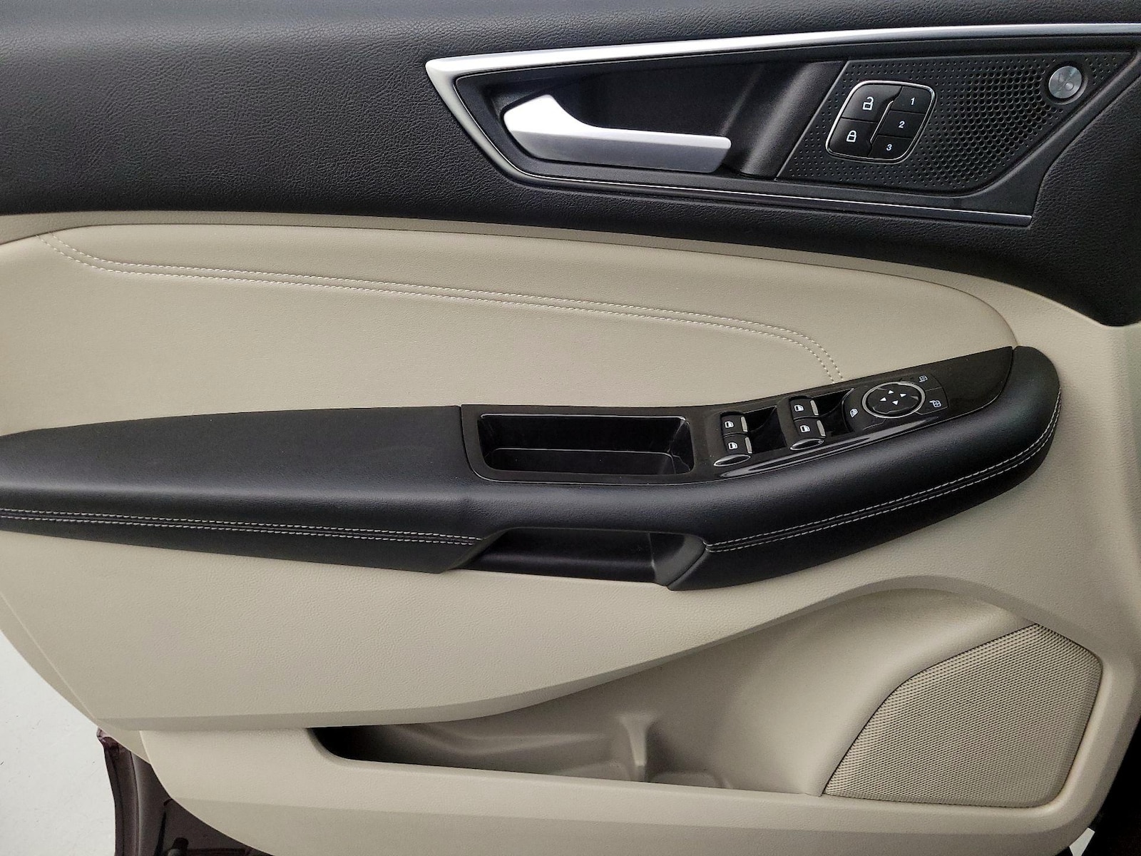 2019 Ford Edge Titanium - Photo 13