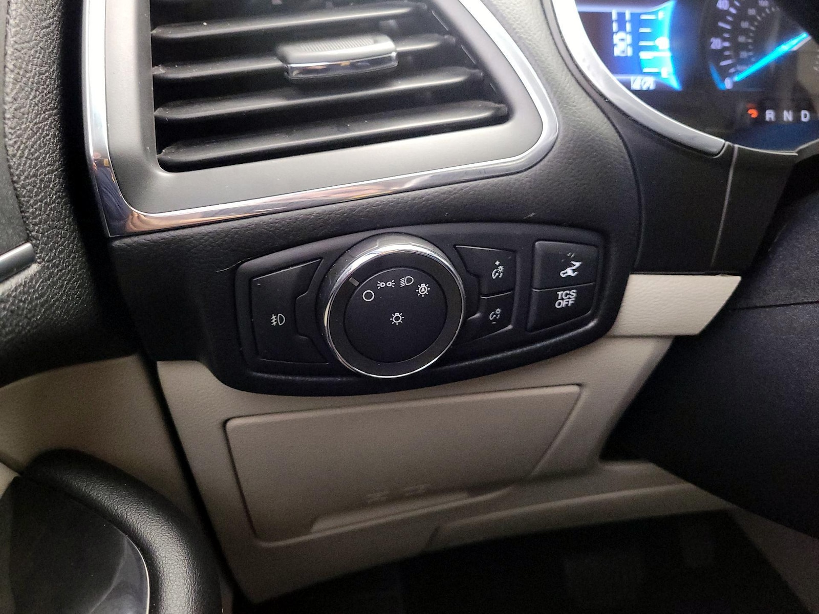 2019 Ford Edge Titanium - Photo 14