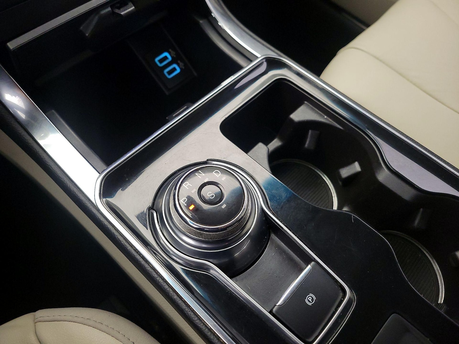 2019 Ford Edge Titanium - Photo 19