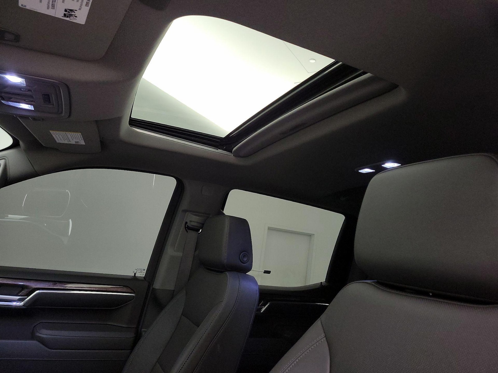 Sunroof(s) & Overhead Airbags
