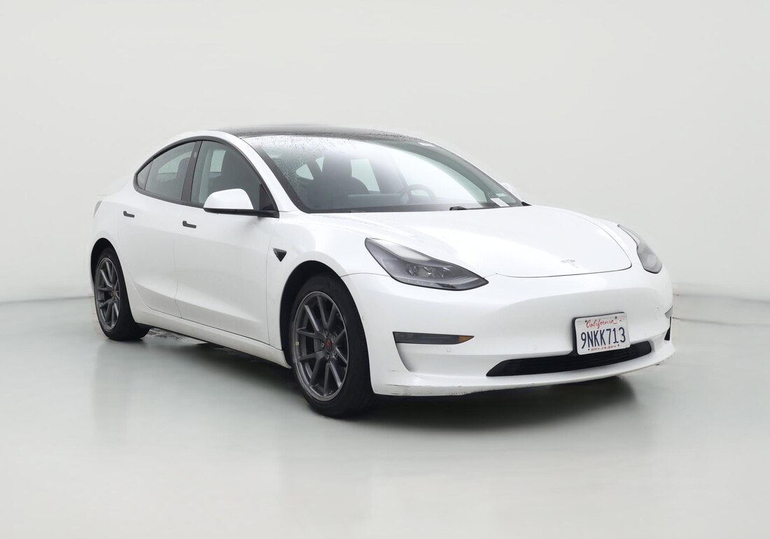 2021 Tesla Model 3 Standard Range Plus in White — CarMax photo