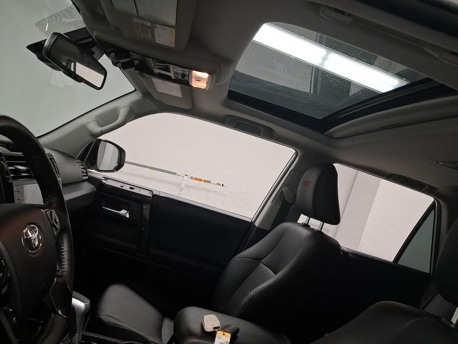 Sunroof(s) & Overhead Airbags
